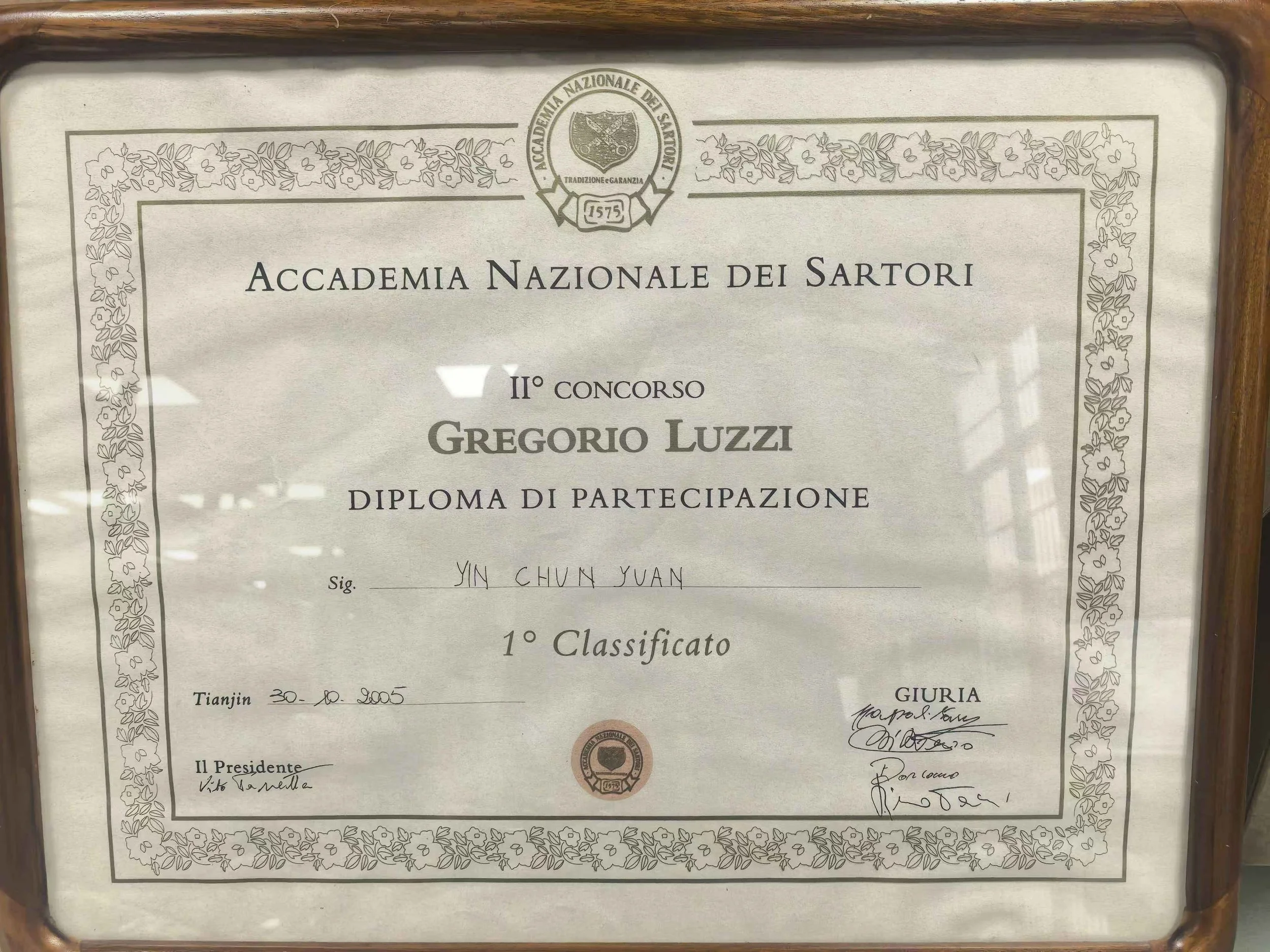 Accademia Nazionale dei Sartori diploma — Yin Chun Yuan, 1° Classificato, II° Concorso Gregorio Luzzi, Tianjin 30-10-2005