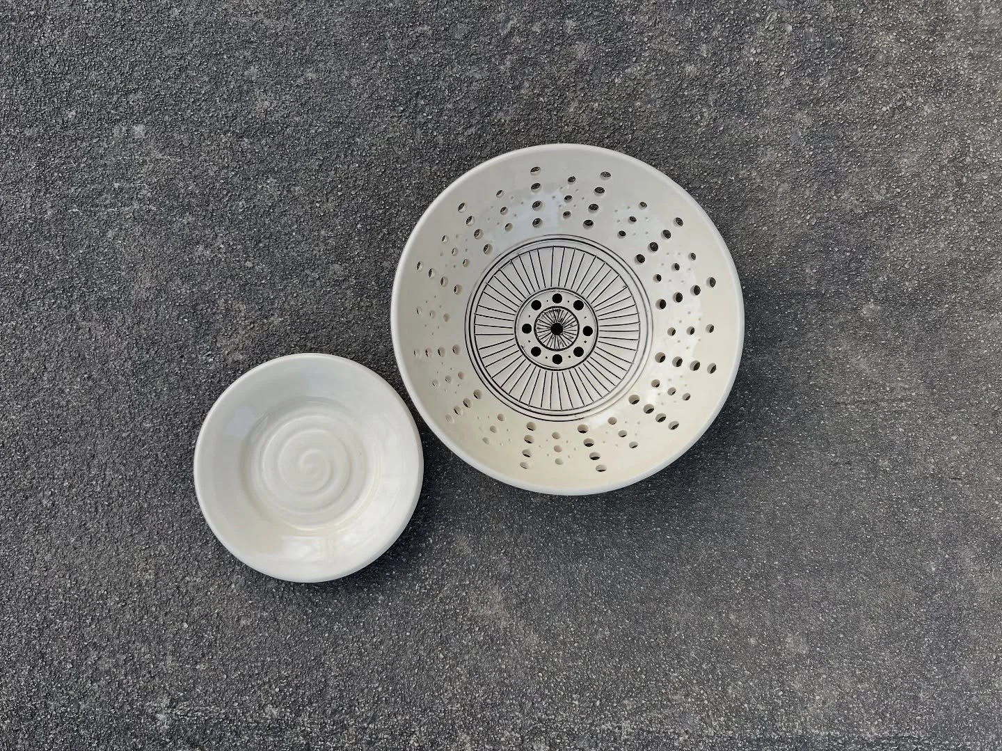 Tomorrow is the last day to order pottery to ship in time for a little handmade in your  Christmas🌲🌲🌲🌲🌲 https://www.m3pottery.com/shop/p/white-berry-bowl