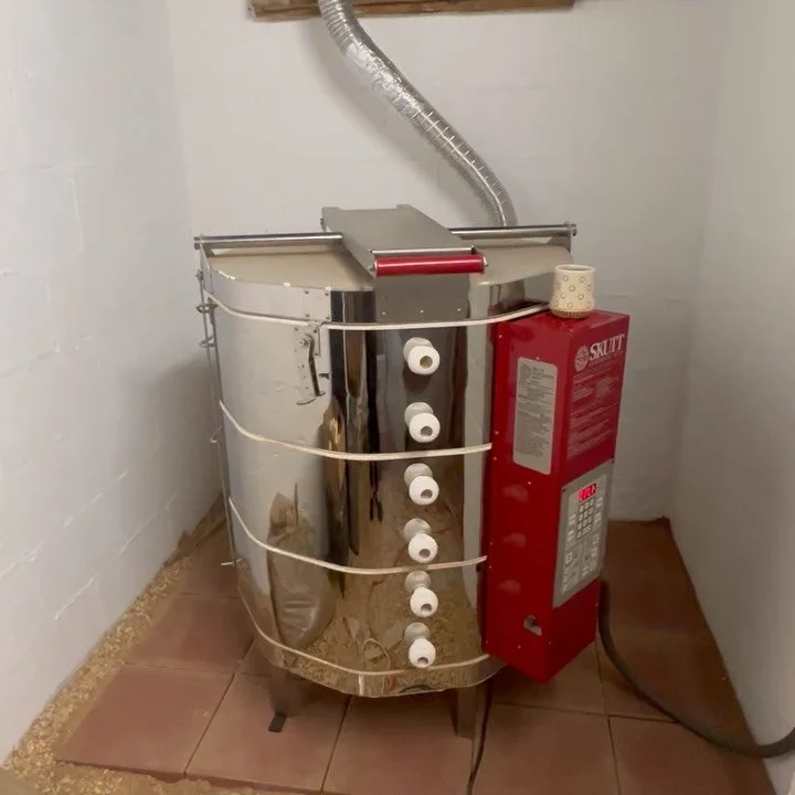 Successful test fire of my new to me kiln! In the spirit of the season here&rsquo;s a sweet story. I had a great old kiln I bought off  the iwana back in 2003. Man we had some good times together. She was in need of some TLC and I was ready for an up