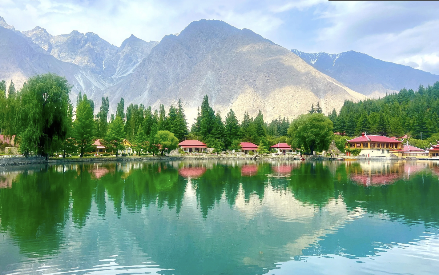 PAKISTAN: Valle di Hunza tra le acque e montagne sacre