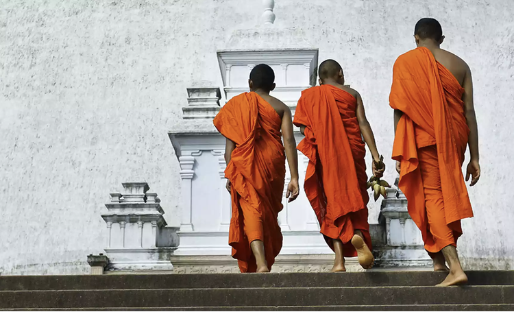 Sri+Lanka+Monaci+.webp