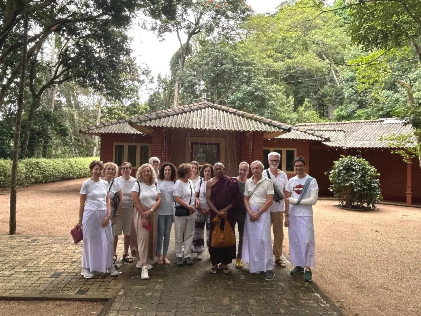 Sri Lanka Foresta Bambu Monaci Buddisti Holiram