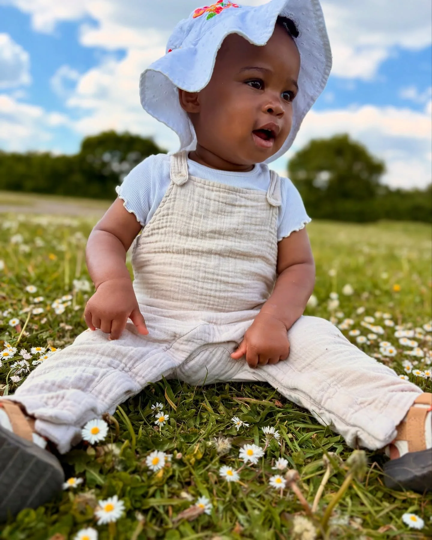The last few days ☀️

1. Daisies and my baby
2. My kids don&rsquo;t need music to dance 😂
3. Matthew 6:25 - keeping me right now 🙏🏾
4. Nurturing Judah&rsquo;s love of nature
5. Little Miss Menace
6. View from my bedroom window
7. 1940s or 2nd gen 