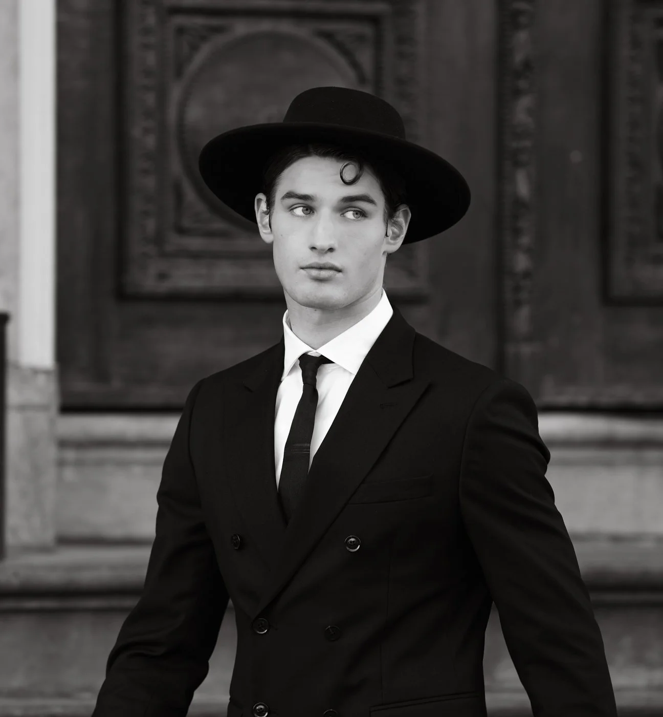 Illusive Grandeur - Suit Supply