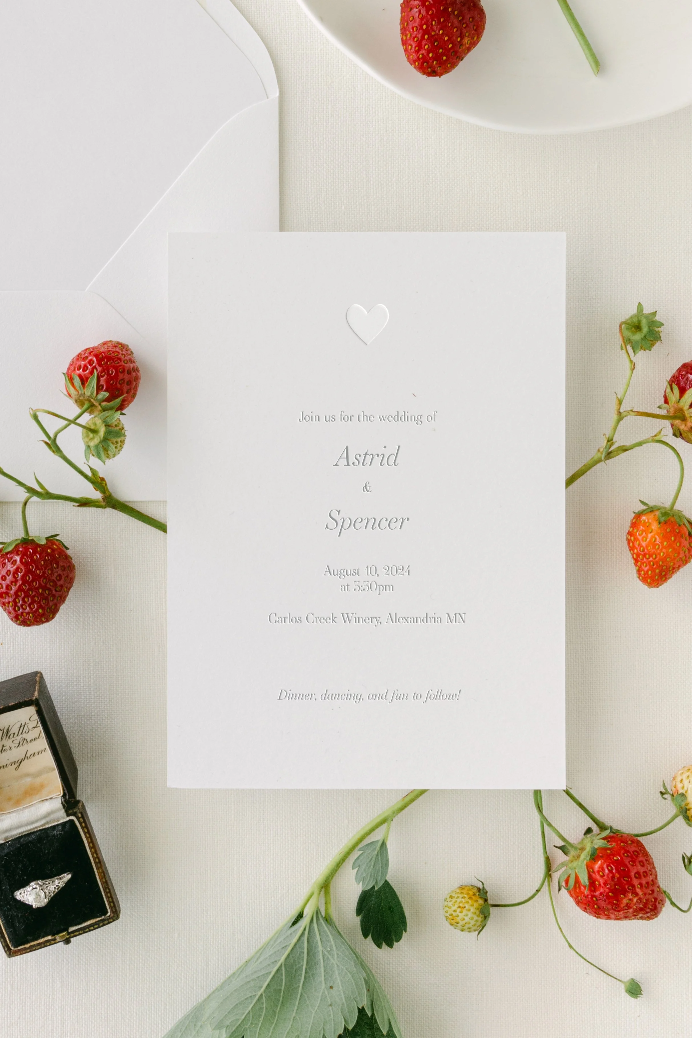 Astrid_CasualInvite_Lifestyle-2-3Zoom.jpg