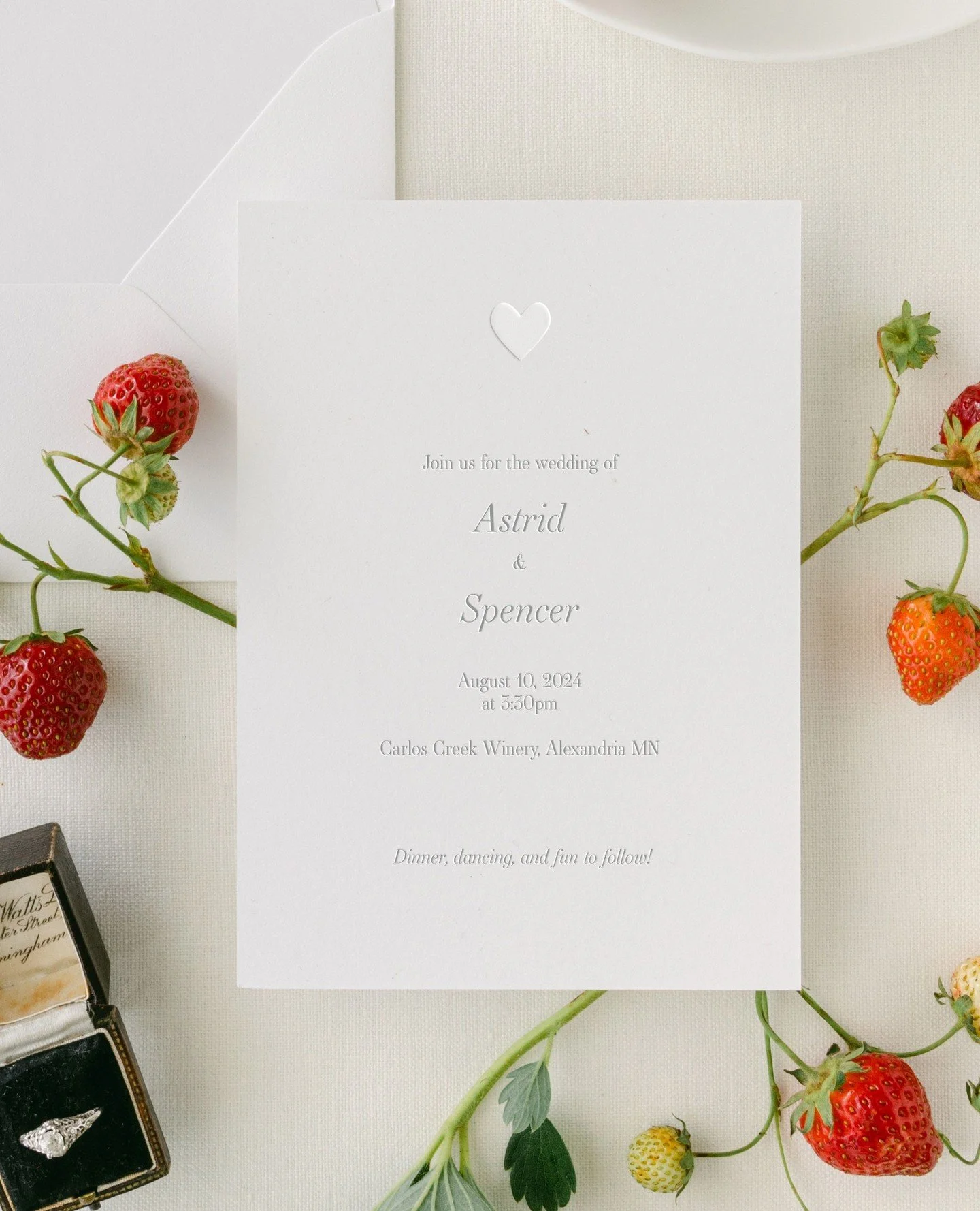 Planning your wedding invitations doesn&rsquo;t have to feel overwhelming.⁠
⁠
Whether you&rsquo;re just starting or sorting through all the little details, we&rsquo;ve created something to help: &ldquo;Wedding Invitations, Simplified&rdquo; &mdash; o