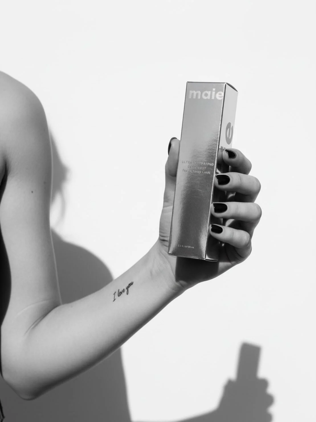 New look, same clean hydrating formula. Hydrate your skin on the go with this clean light mist. Without disturbing your make up or leave your skin feeling sticky or heavy. This incredibly clean formula is super hydrating and gives you that beautiful 