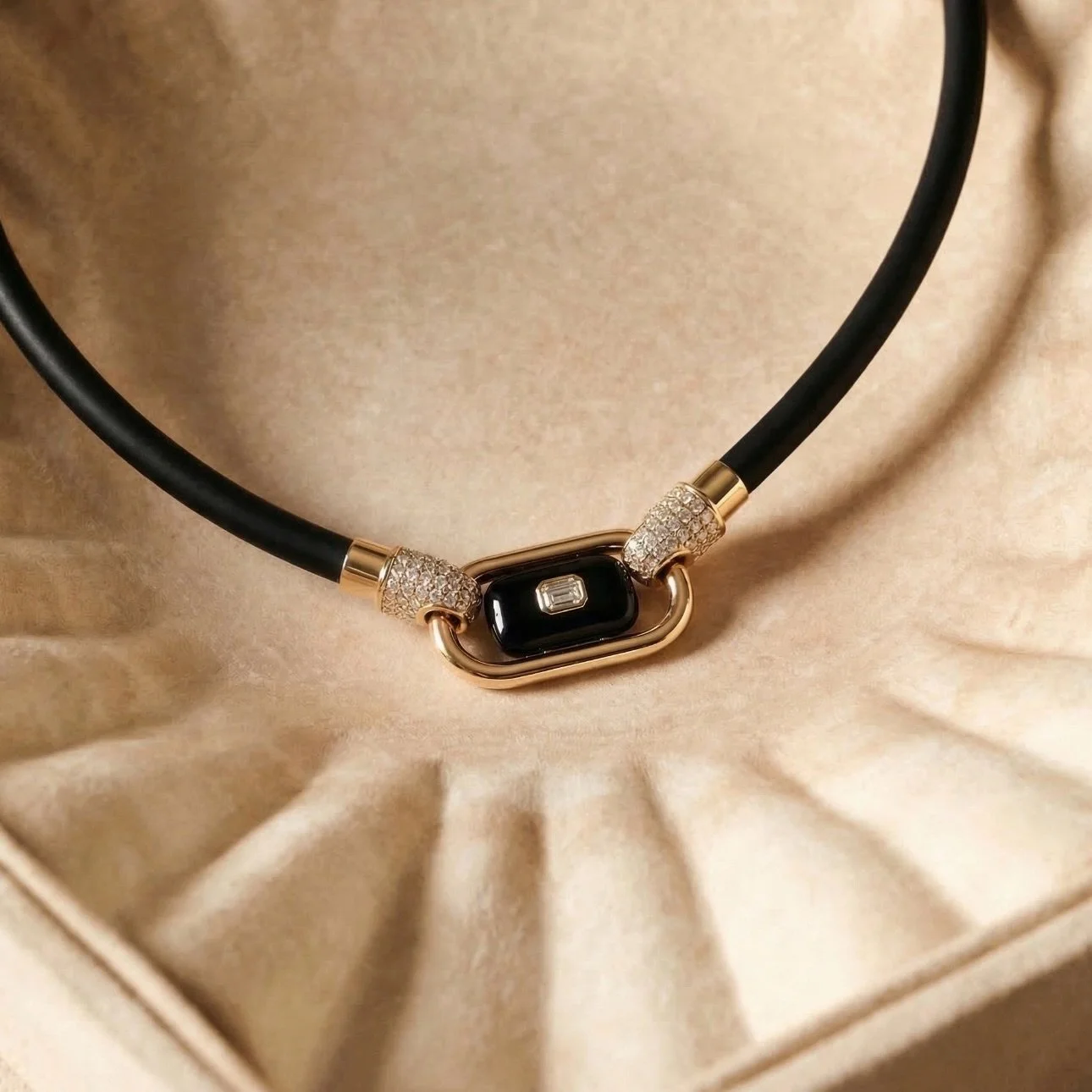 The pav&eacute; clips open.
That&rsquo;s how she goes on.
Every detail designed with intention.
#thependant #byshima