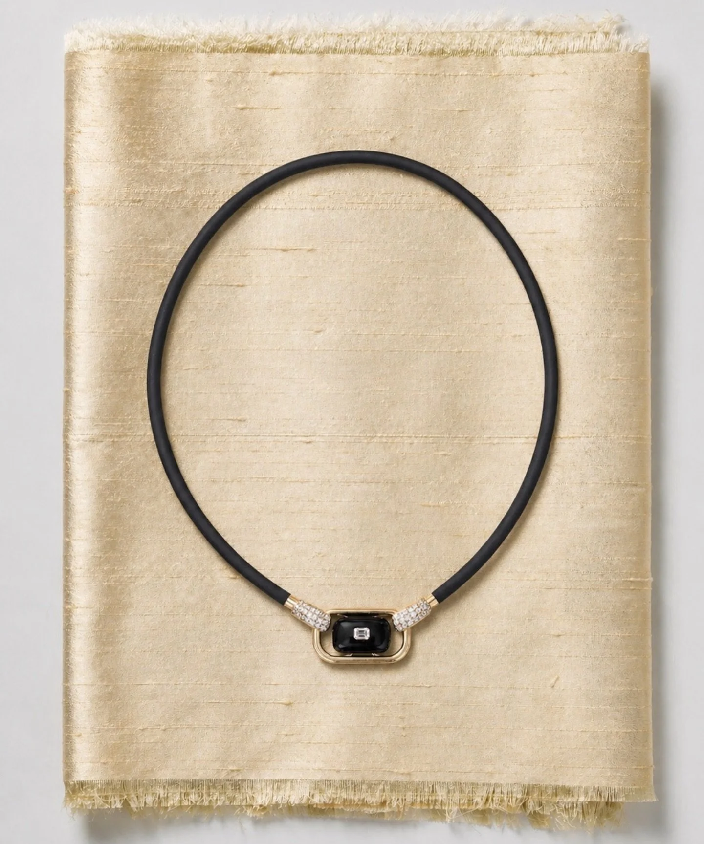 grounded in gold 🖤
18K gold, black onyx and natural diamonds.

#thependant #byshima 
#thependantbyshima