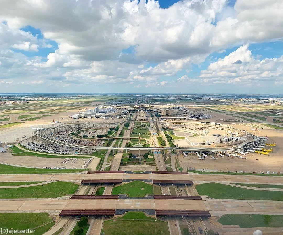 DFW Airport Pickup for Executives: Meet-and-Greet vs. Curbside Service
