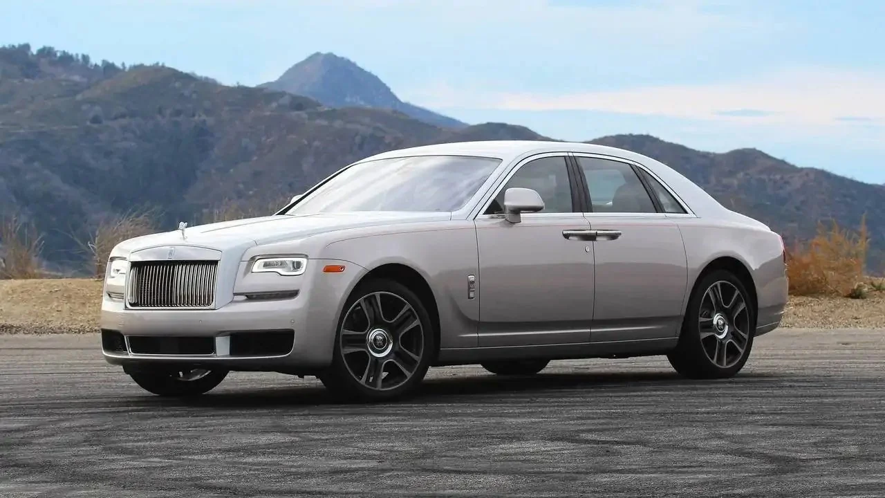 Rolls-Royce Ghost luxury chauffeur sedan by MP Limousine in Dallas, Texas.