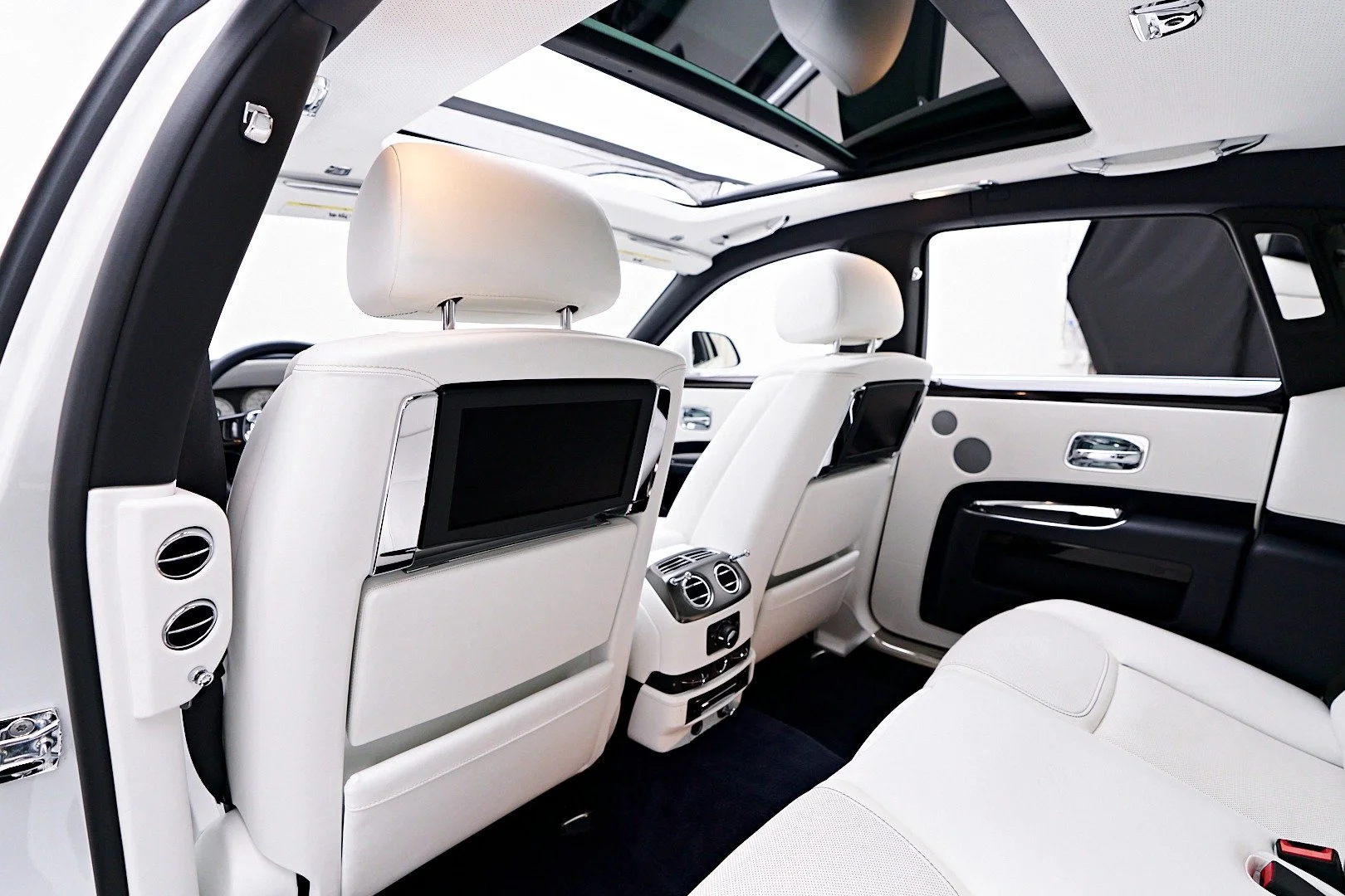 Rolls-Royce Ghost luxury chauffeur sedan by MP Limousine in Dallas, Texas.