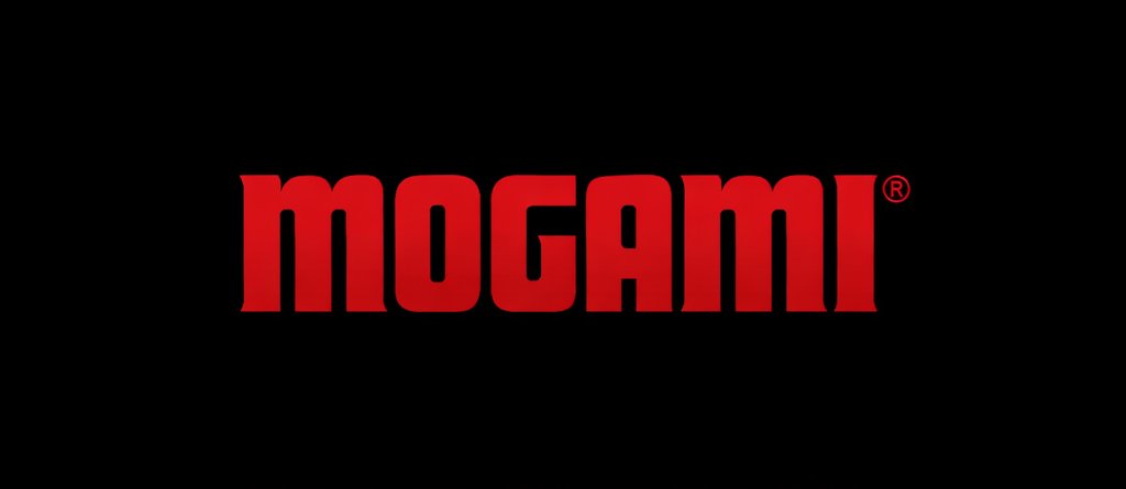 Logo rouge avec le texte «MOGAMI» sur fond noir.