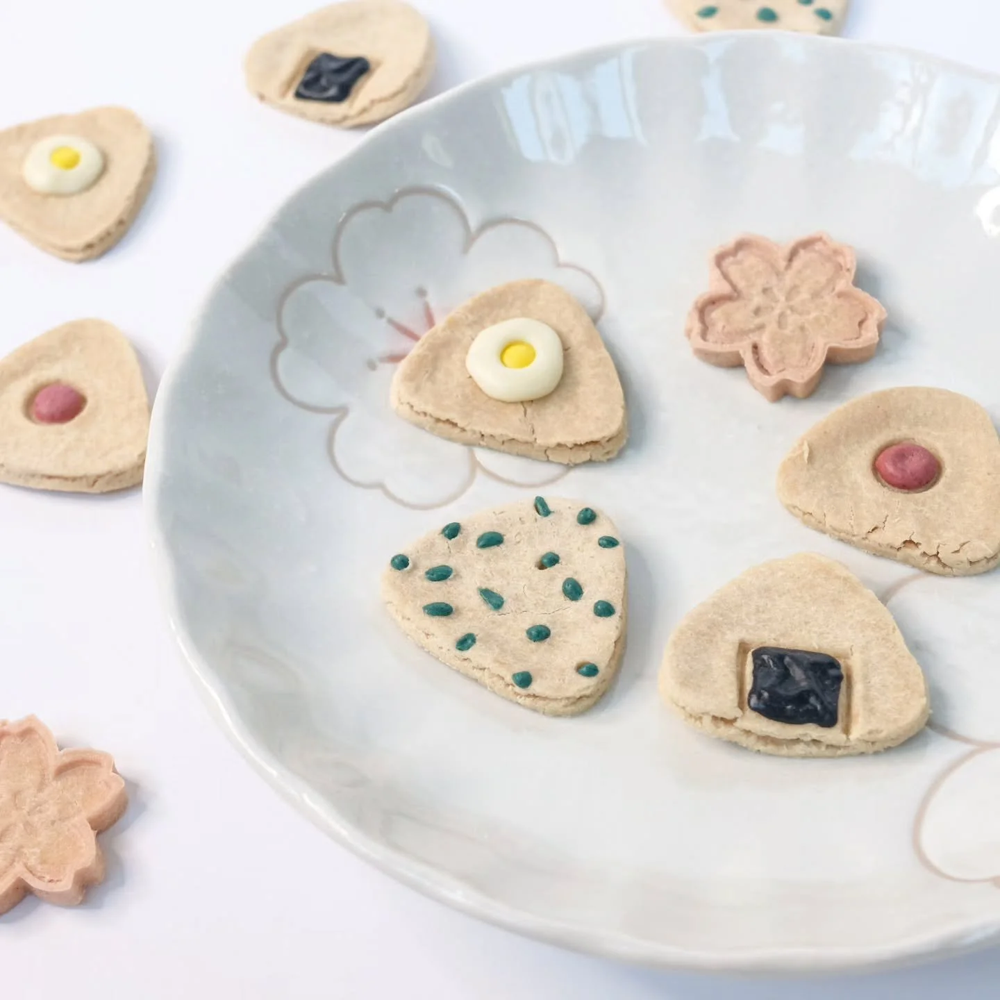 NEW TREATOS making their debut at @pawsandpals.au TOMORROW!! ✨

We&rsquo;ve been busy in the kitchen baking up lots of cozy little goodies for all the floofs coming to visit us ❤️
🍙 Konbini Snacks: Onigiri ver.
🐦 Birdie Bikkies
🧇 Beef Liver Waffle