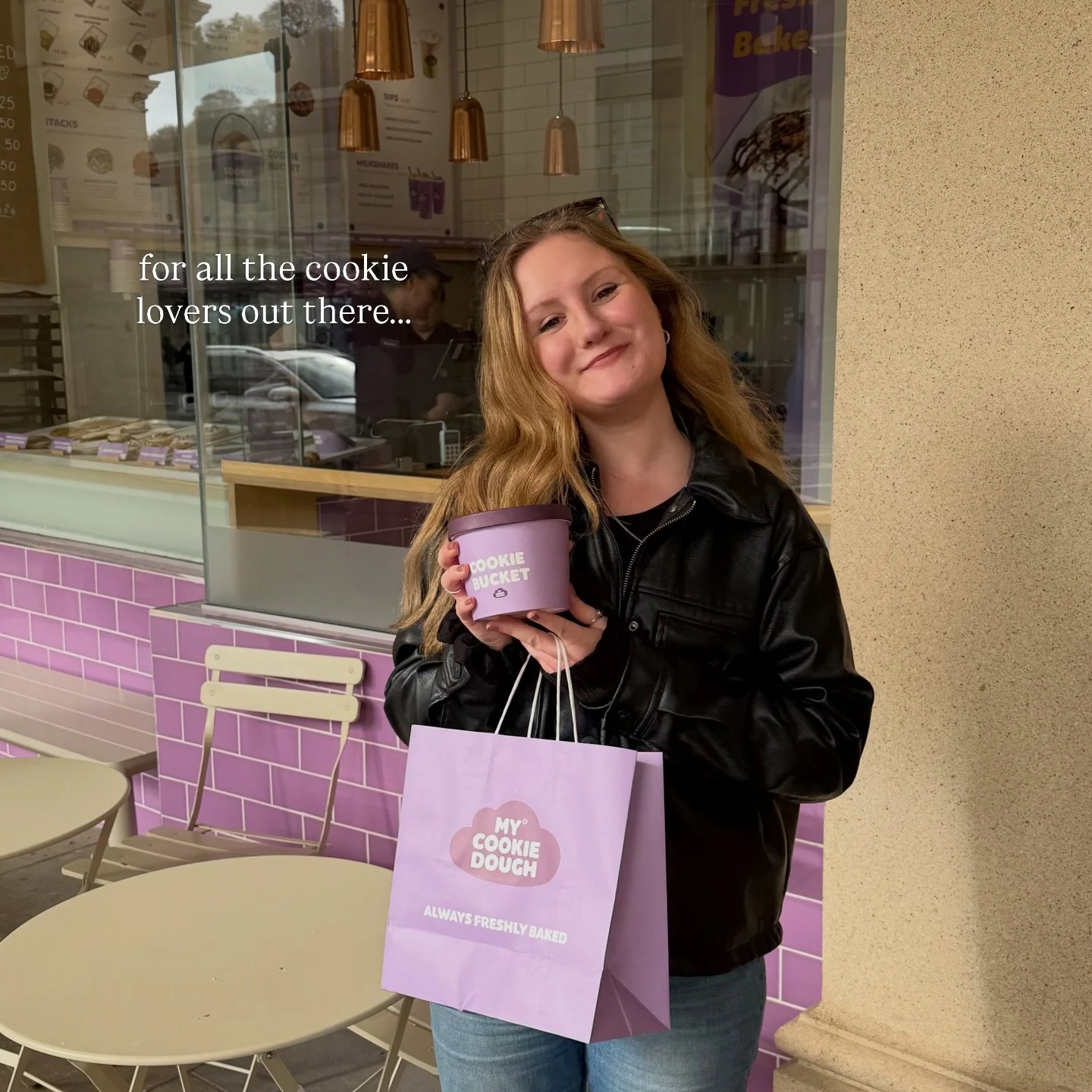 A COOKIE BUCKET are you kidding me 😍😍 perhaps the best kind of sweet treat&hellip;? 
&bull;
&bull;
#dayinthelife #bath #sweettreat #bakery #foodie