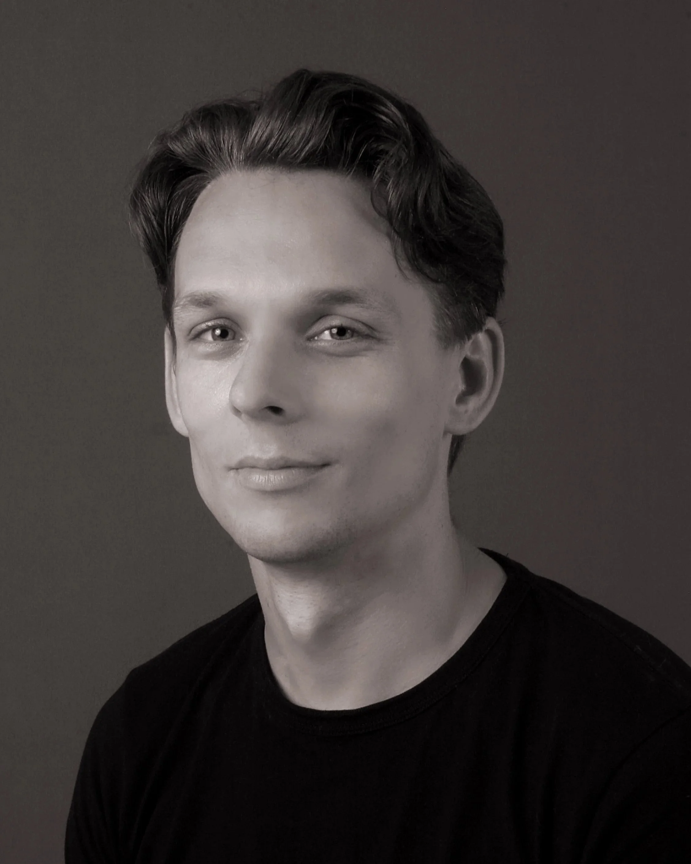 Black and white portrait of Daniel Dineen, founder and director of Vientis.