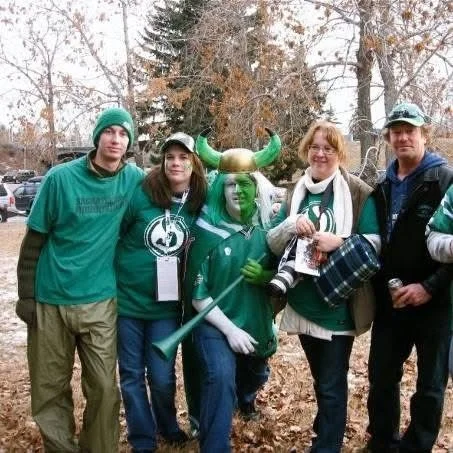 📸 Advice from a Photographer (and a Mom, Daughter, Sister, Aunt)

The holidays get busy with the food, the laughter, the chaos, the endless to-do lists.
But please, don&rsquo;t get so caught up that you forget to pick up your phone or camera and tak