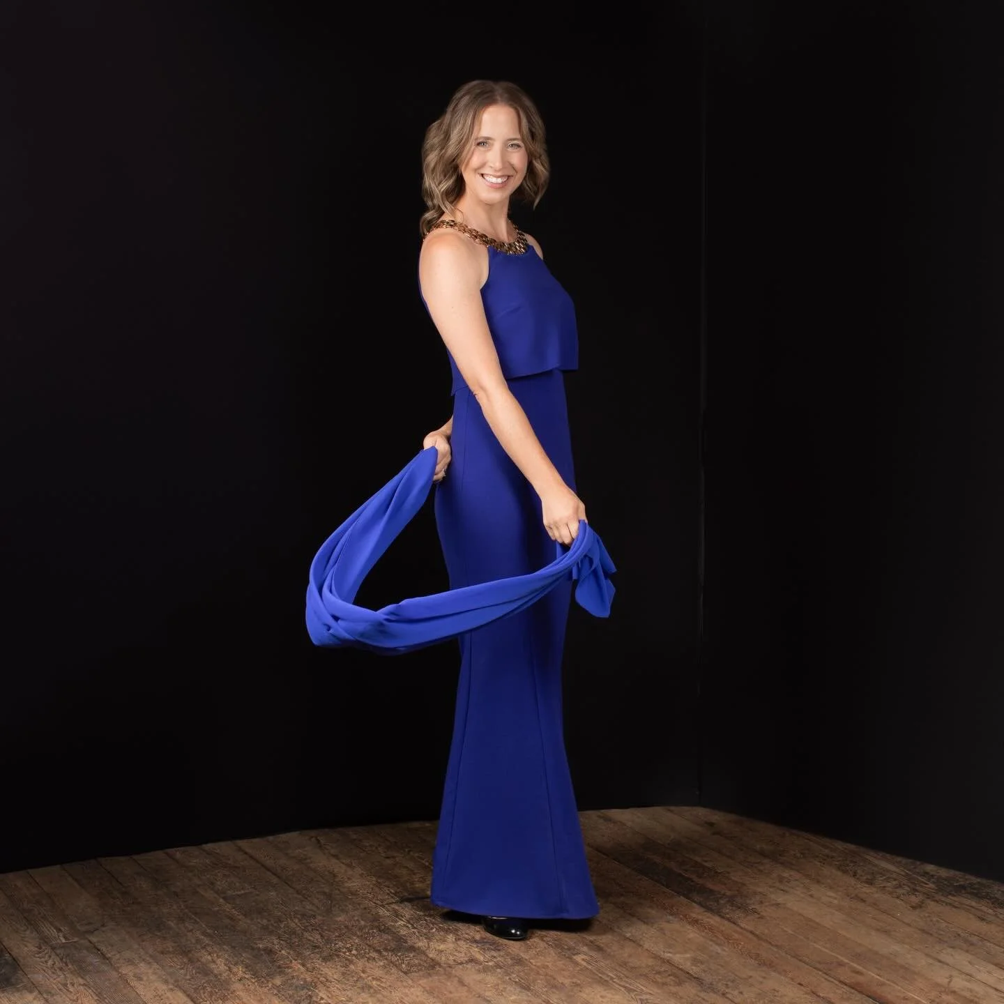 Confidence doesn&rsquo;t come first.
Presence does.

The boldness follows
after you allow yourself
to step into the frame.
 When you&rsquo;re ready, we can talk. @lorrainehjalte @willowcreekstudioboutique @emilyjoyhmua @houseatnanton @jen_handley_nan