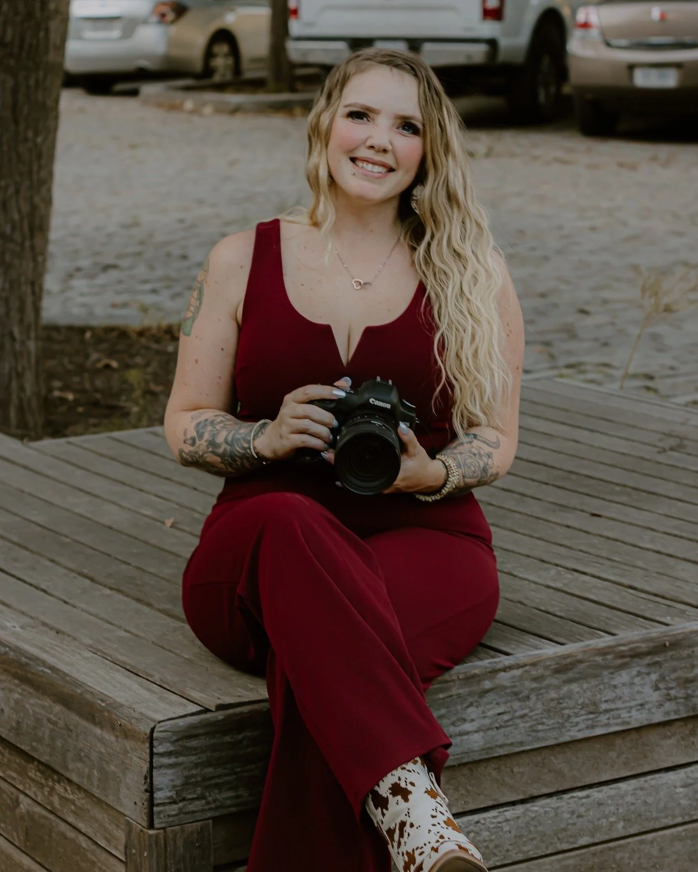 ✨ WOMAN BEHIND THE LENS ✨
Featuring: Jayy Kirks (@jayybirds_photography)

There&rsquo;s a warmth in Jayy&rsquo;s work that feels like home &mdash; nostalgic, unposed, and full of life.

Based in Forest, Virginia, Jayy is a family-focused photographer