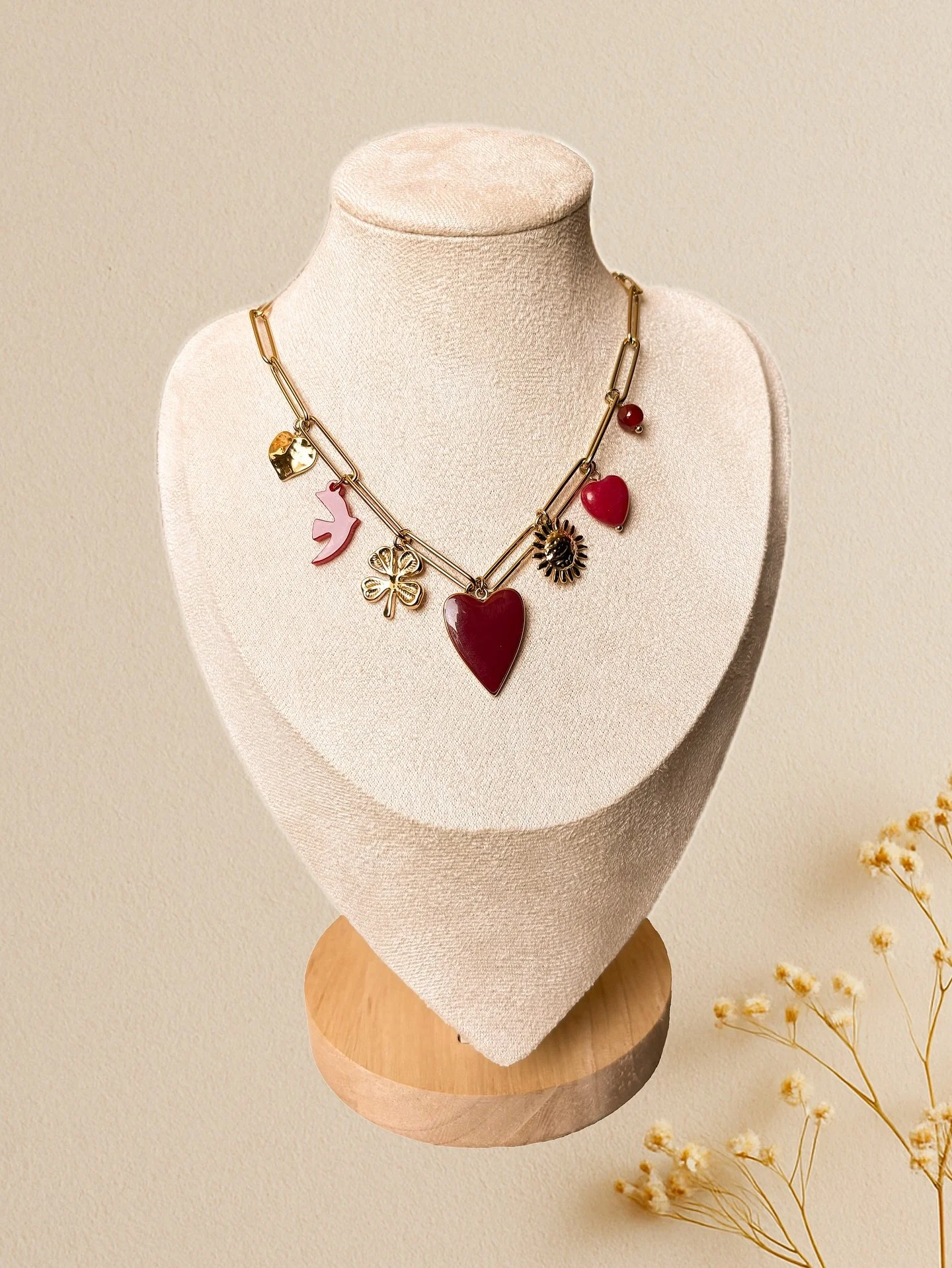 🍁 SELENA ❤️

Notre nouveau collier en acier inoxydable dor&eacute; aux douces couleurs de l&rsquo;automne 🍂

Des charms pour habiller un joli d&eacute;collet&eacute;, sublimer un pull aux tons chauds, se mariant parfaitement &agrave; un trench 🧥

