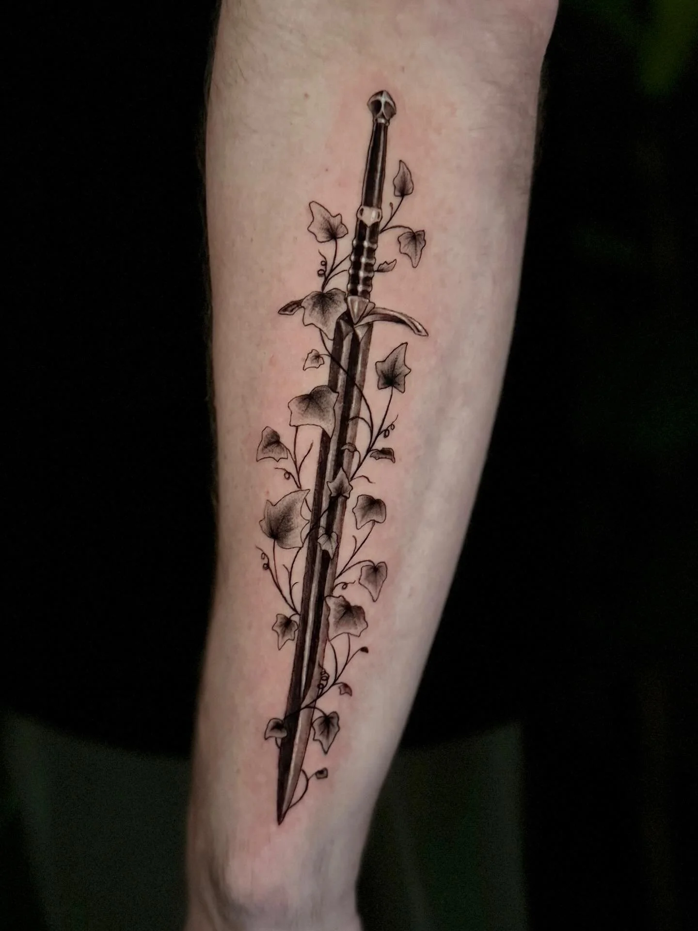 Sword and ivy for Andrew 🗡️