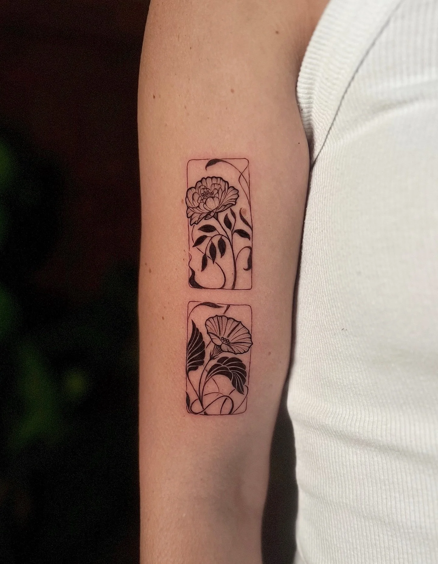 Loved doing these art nouveau/deco style birth flowers for Mallory - such a fun and unique idea! 🖤🌷

#finelinetattoo #minimalisttattoo #birthflowertattoo #femininetattoo #delicatetattoo #lvtattooartist #lehighvalleytattooartist