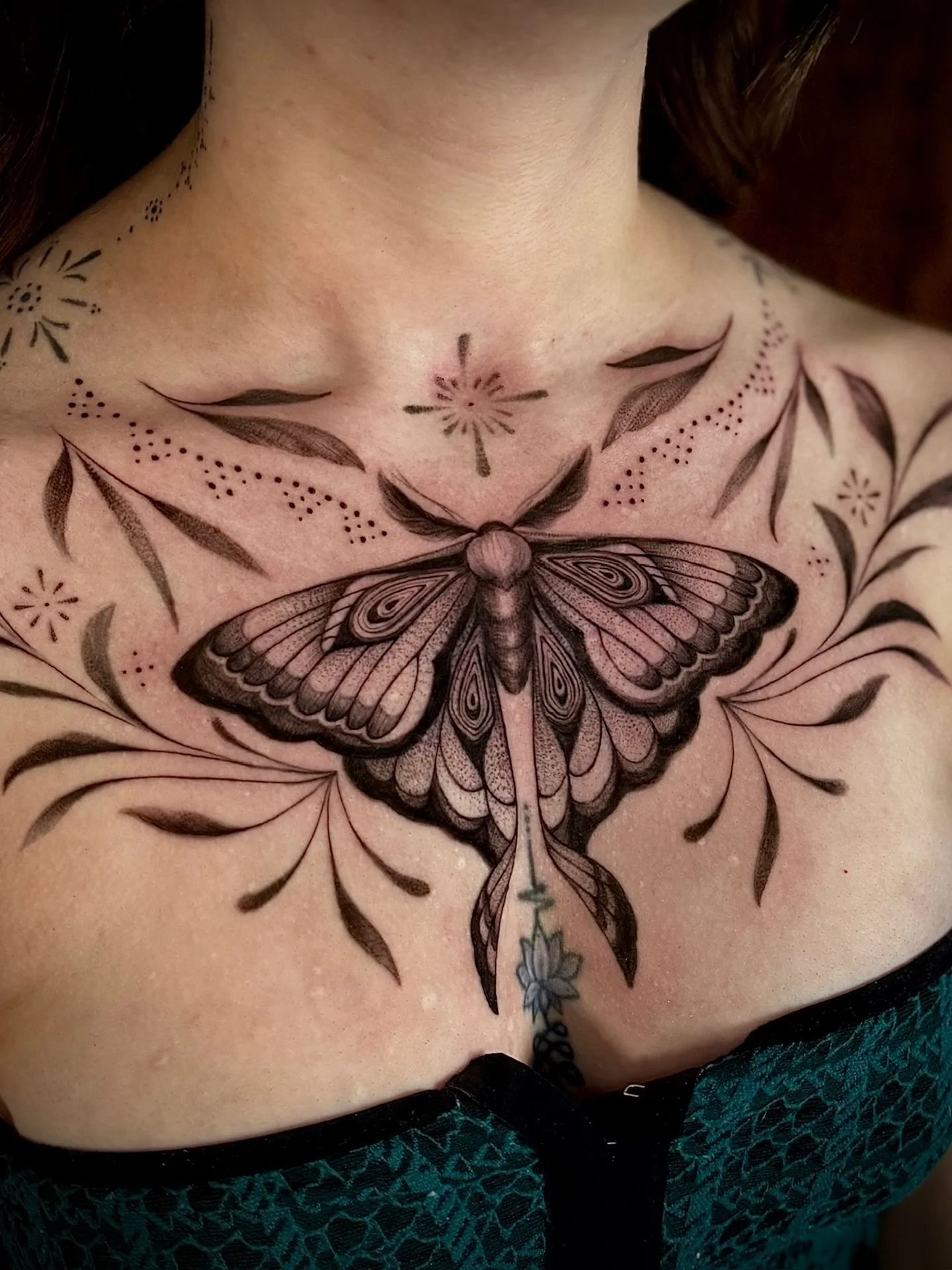 Really fun chest piece on my awesome client, Sam 😊 Super grateful for her trust with this piece. 🩷

#patattooers #lehighvalleytattoo #tattooinspo #illustrativetattoo #chesttattoo