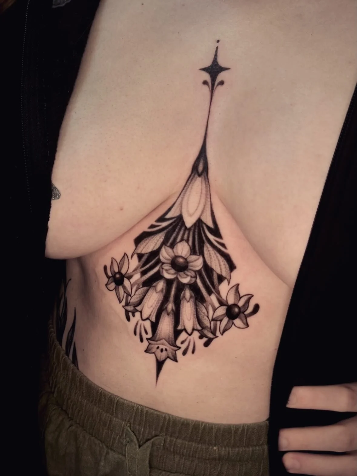 I had so much fun doing this belladonna sternum piece for Haley 🖤🌿