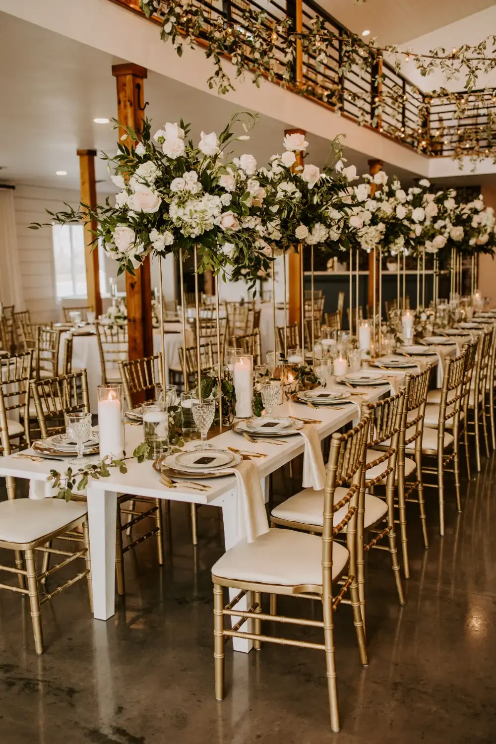 gold-and-white-reception-tablescape-candlelight-florals-floral-stories.webp