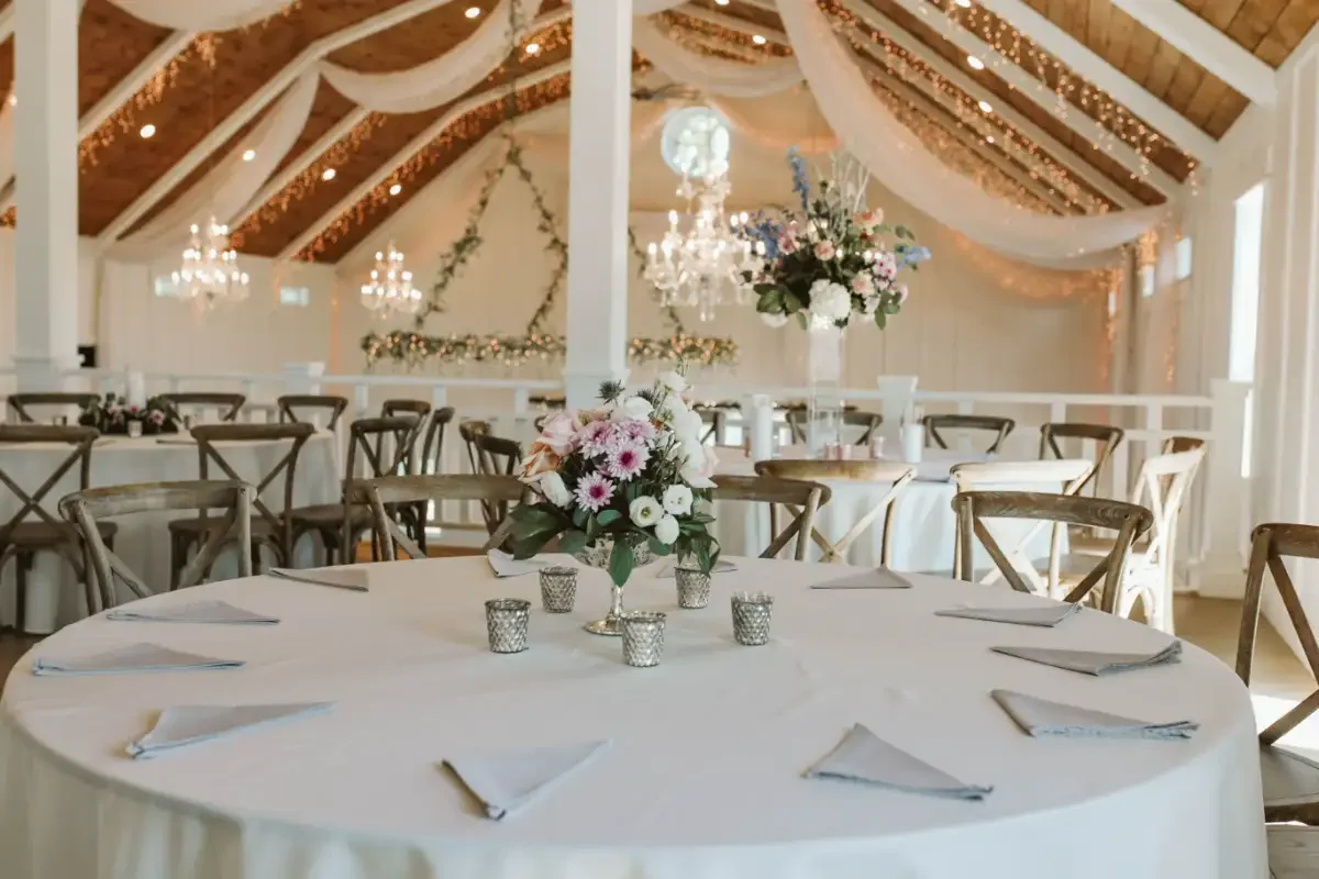 spring-reception-centerpiece-light-pink-florals-sycamore-tree-floralstories.webp