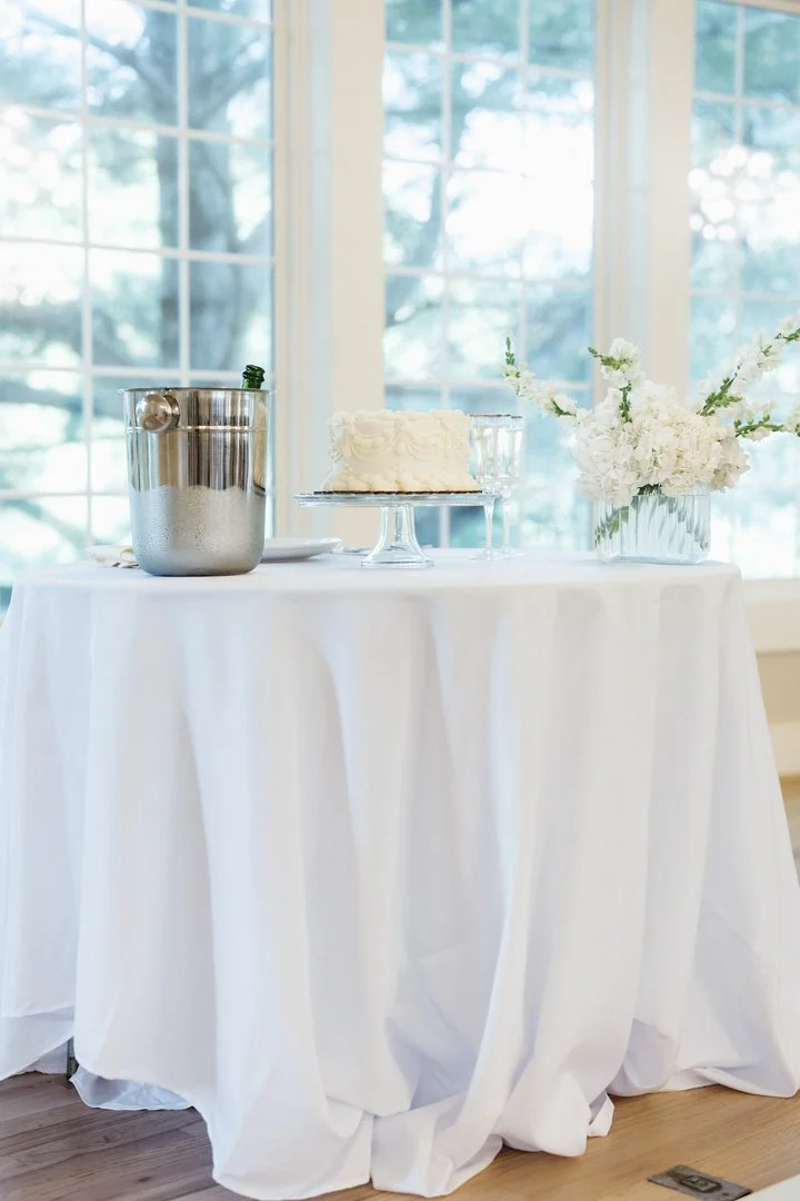 CakeTableMinimalWhiteFlorals-FloralStories.jpg
