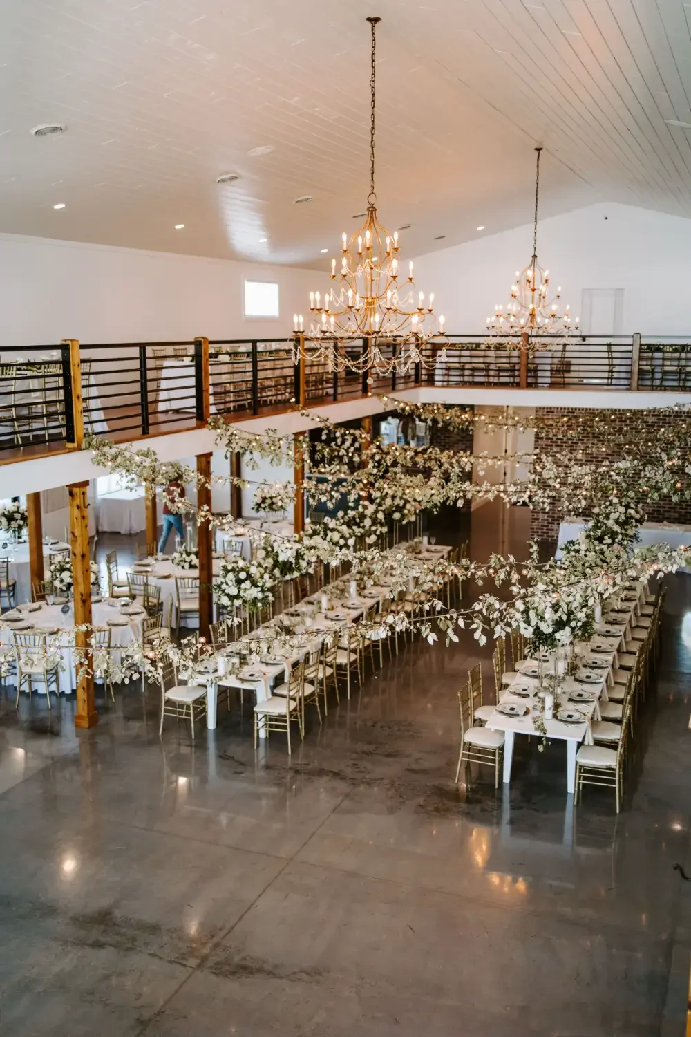 luxury-hanging-florals-banquet-style-reception-emerson-fields-floral-stories.webp