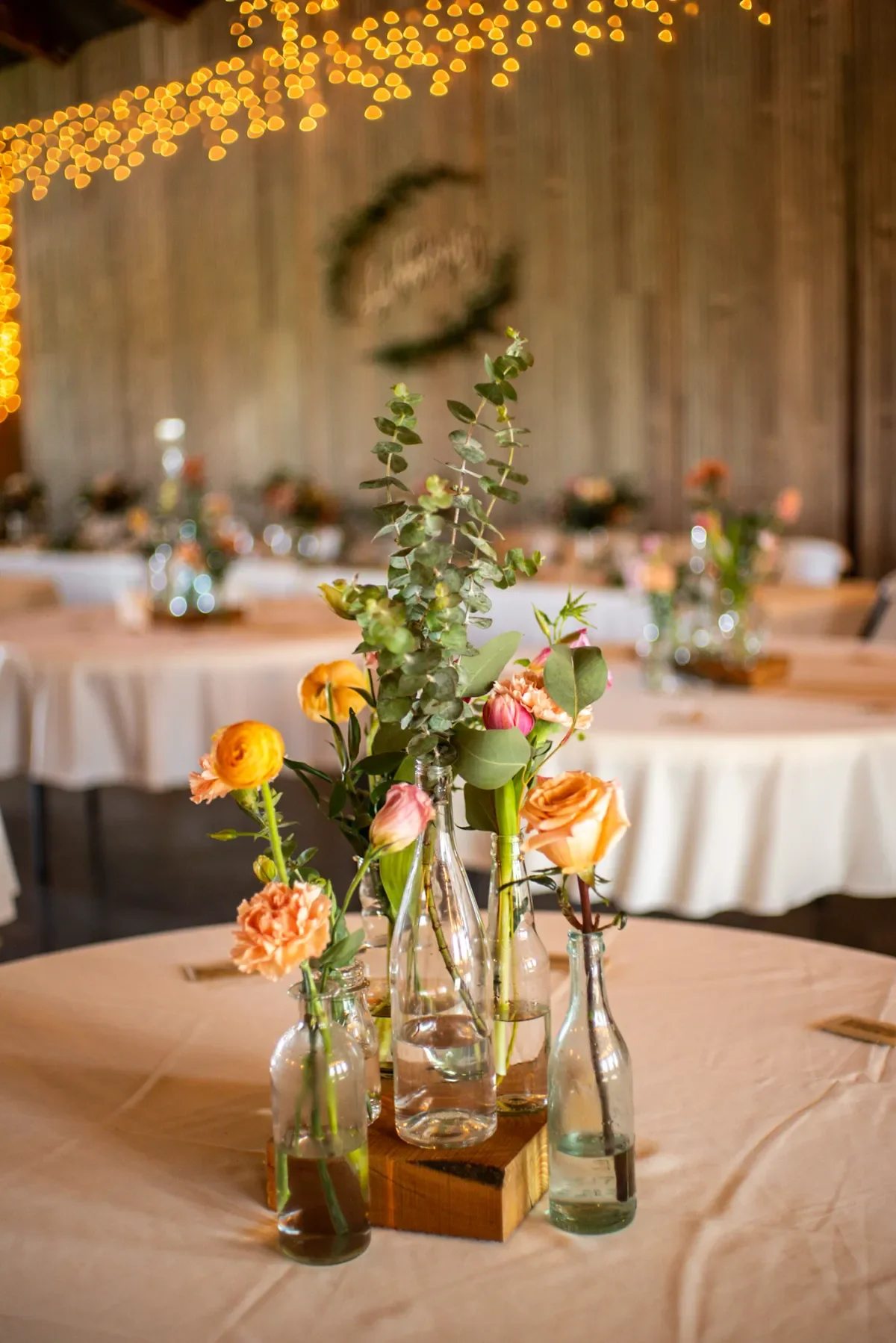 bud-vase-centerpiece-reception-floralstories.webp