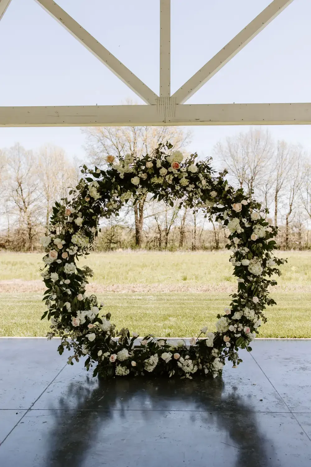 lush-white-circle-floral-arch-outdoor-wedding-floral-stories.webp