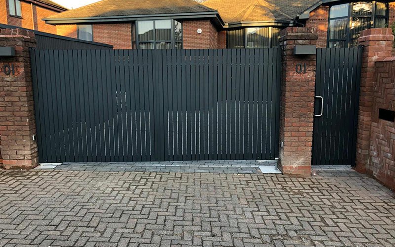 Installing new driveway gate Nichols Hills