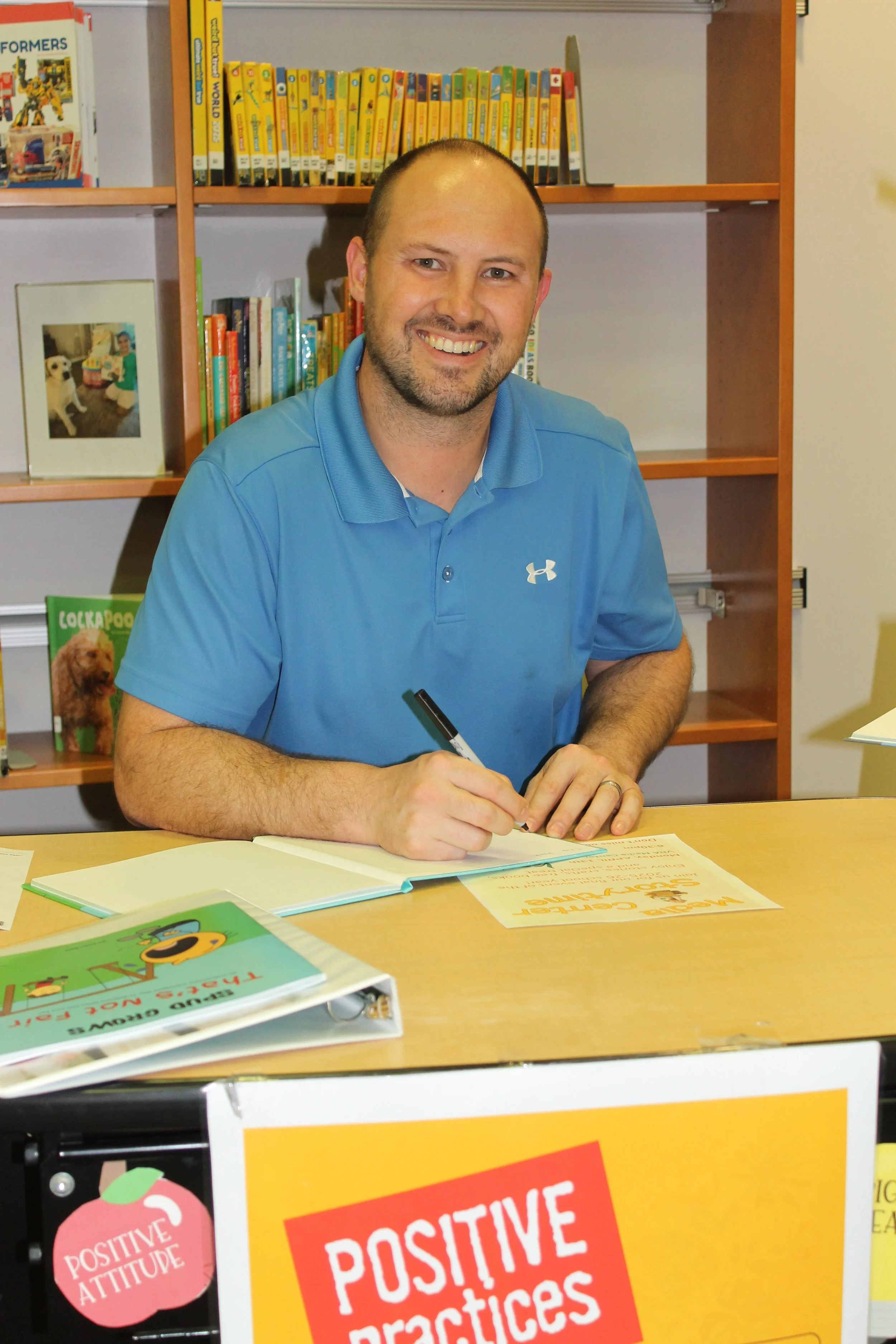 Book Signing.JPG (Copy)