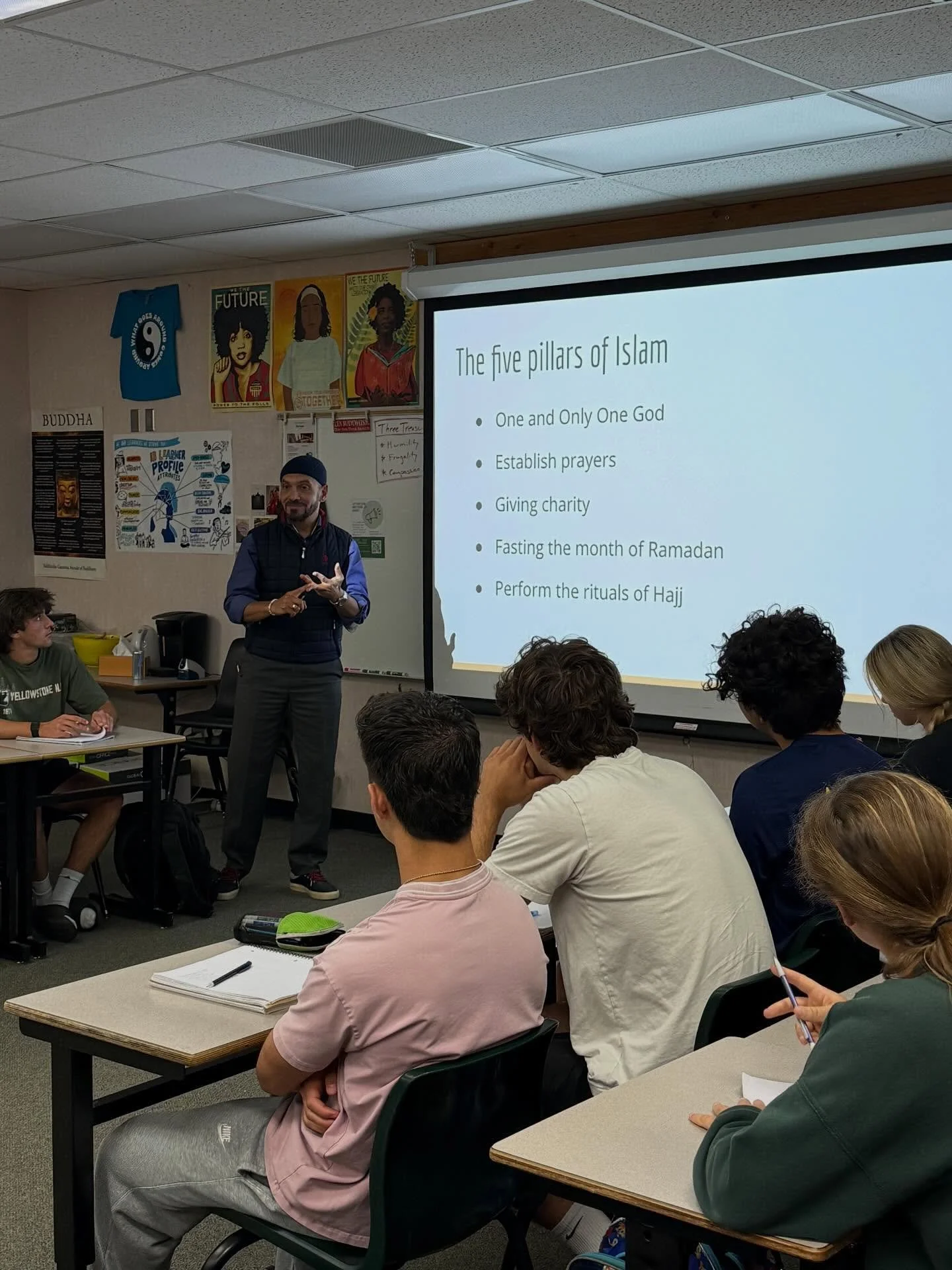 It was a beautiful opportunity to spend time with the seniors and juniors at Granite Bay High School, introducing Islam, answering their questions, and addressing their concerns. I was truly inspired by their enthusiasm, sincerity, and genuine desire