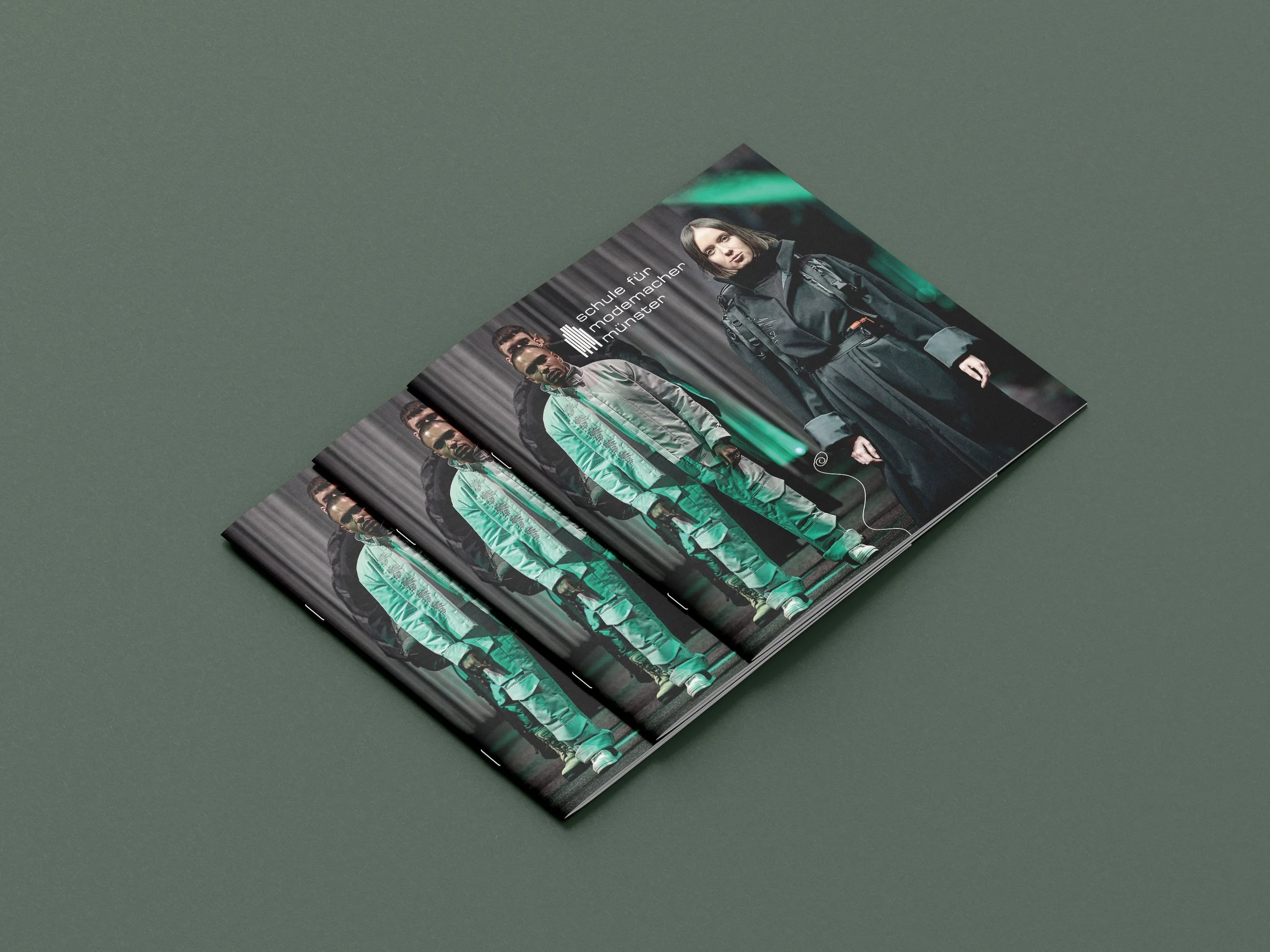 Modeschule Münster_Free_Square_Brochure_Mockup_4.jpg