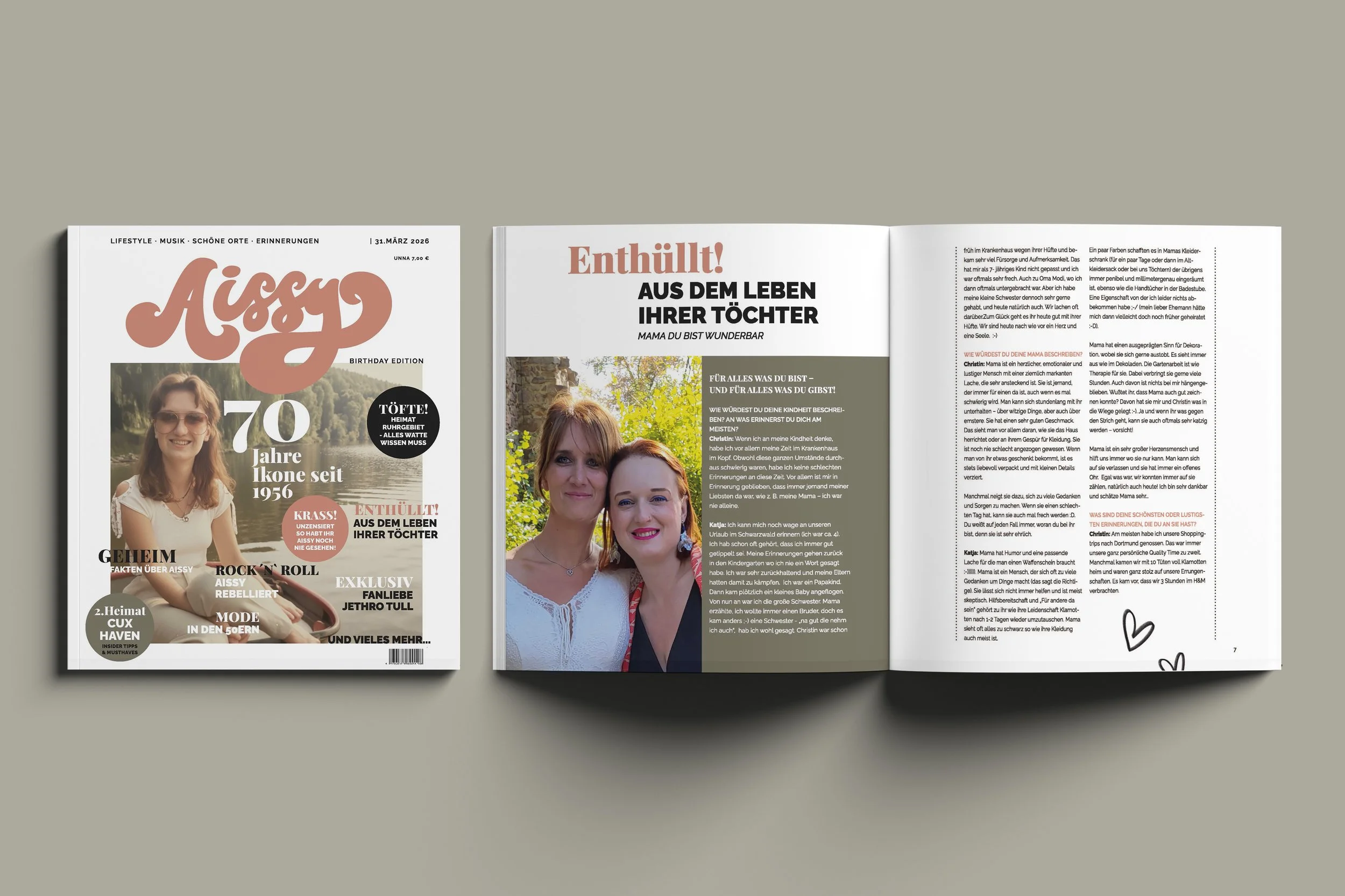 09 Free Square Magazine Mockup_20x24 NEU Cover und doppelseite Kopie.jpg