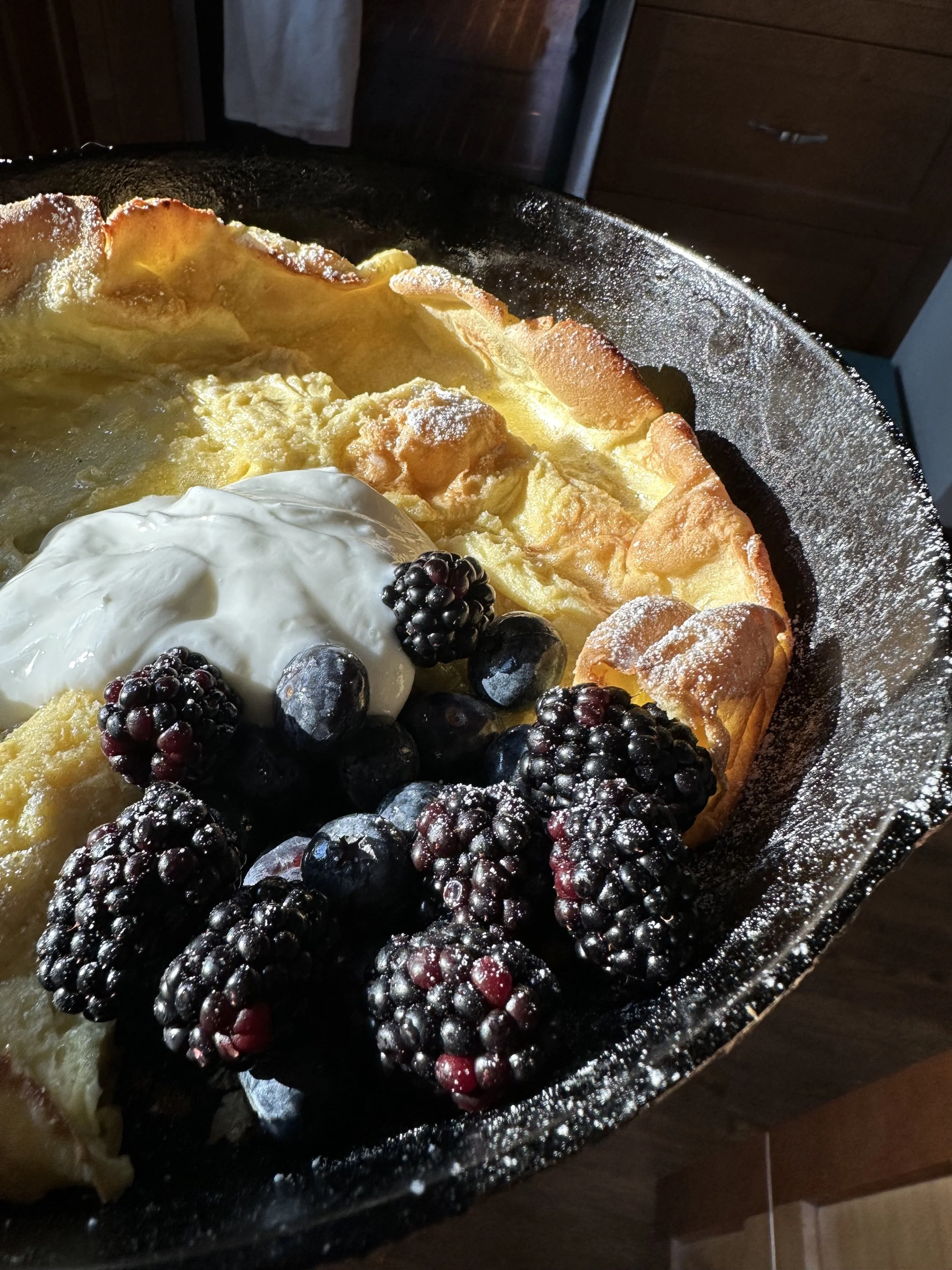 Dutch Pancake with Blackberries & Yogurt