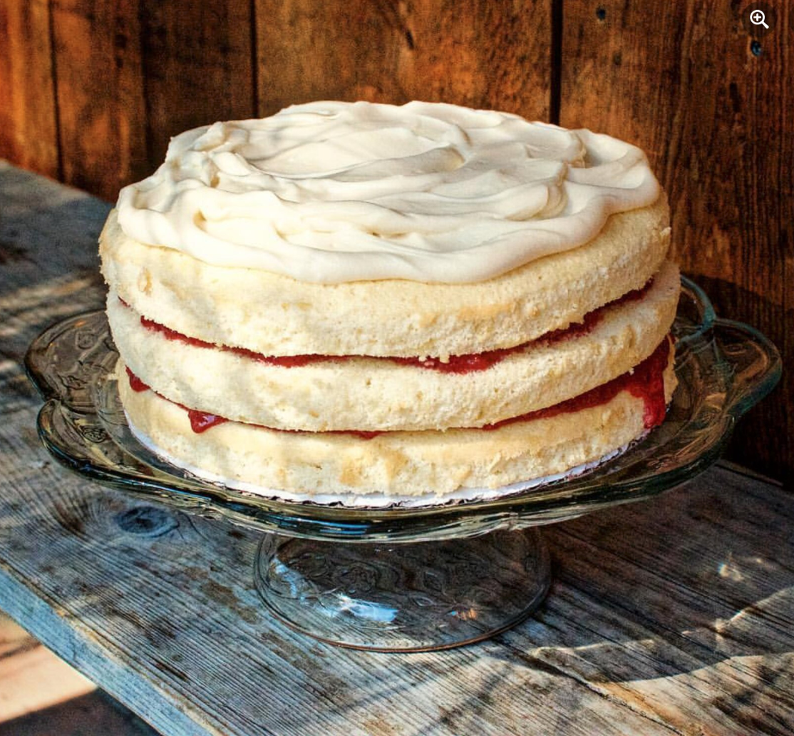 Vanilla Sponge Strawberry Cake