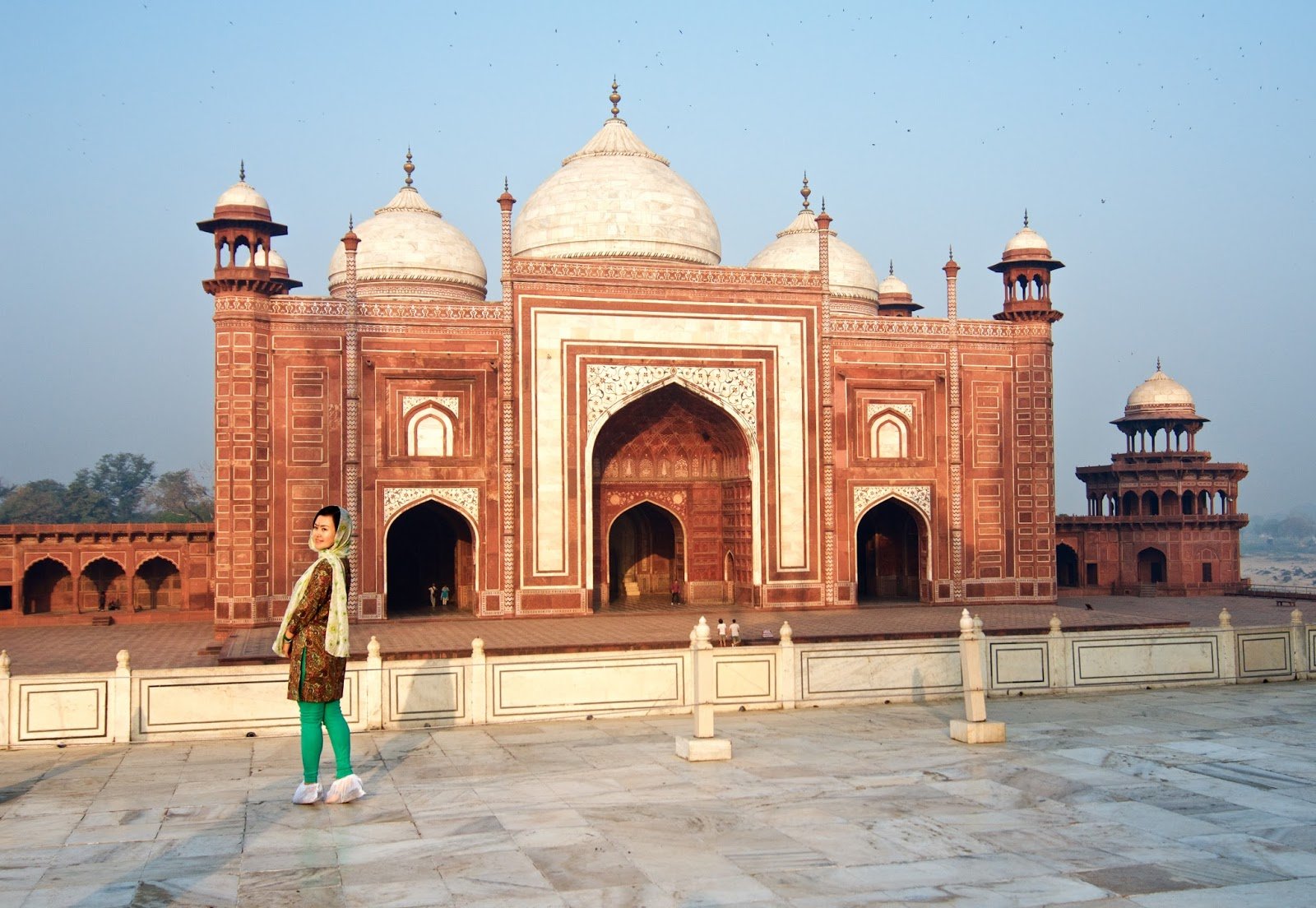 A woman getting her picture taken with the Jawab, Taj Mahal