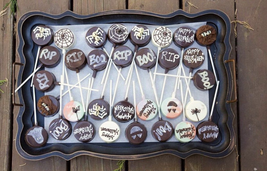 Halloween Peanut Butter Chocolate Oreo Cookie Pops
