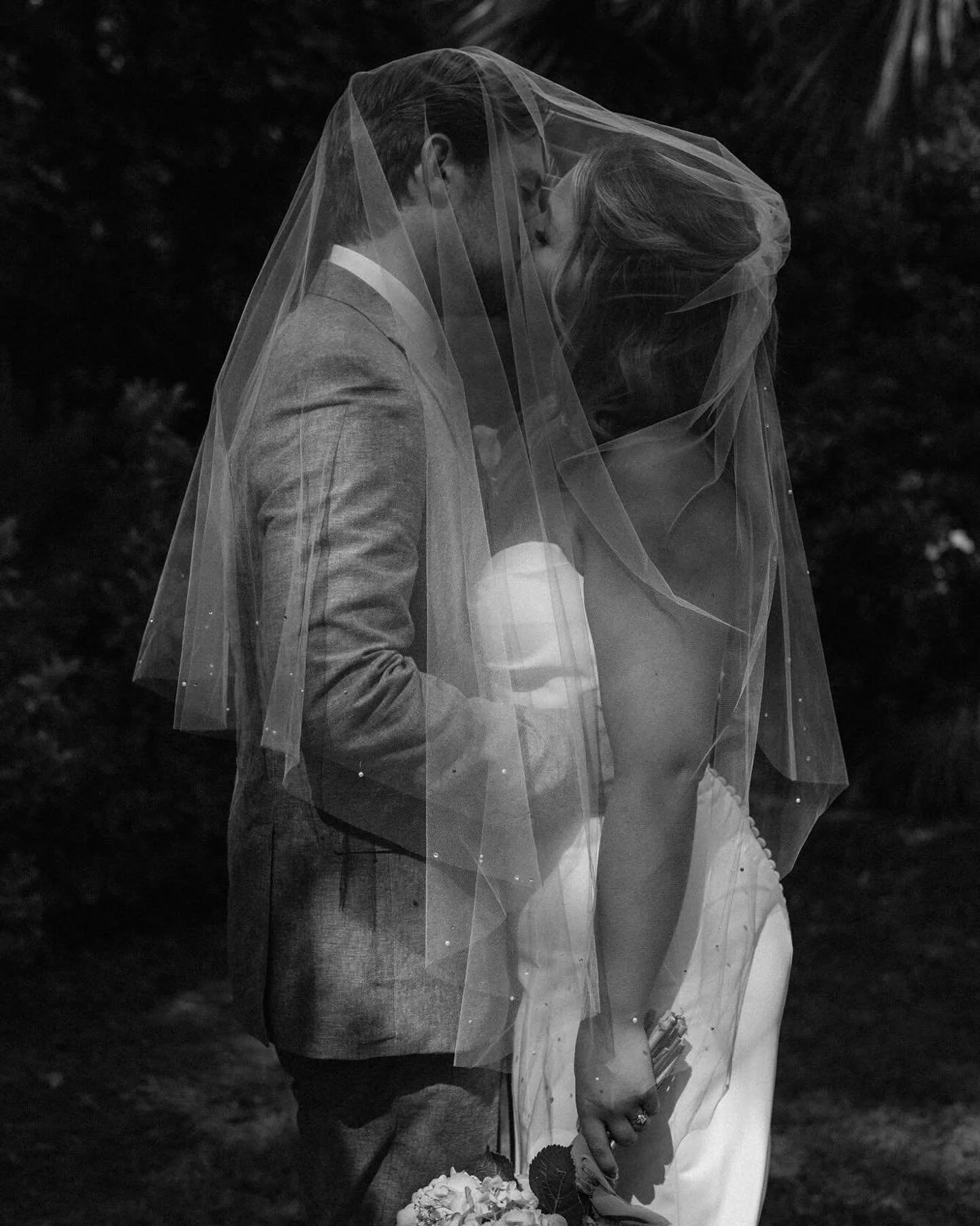 One of my favorite moments to capture on a wedding day&mdash; quiet, tender, and tucked beneath the veil. It&rsquo;s the little in-between moments that tell the whole story!🩷
.
.
Venue: @lewiswood_farm 
Photography: @kristin_roberts__ 
DJ: @amplifyd