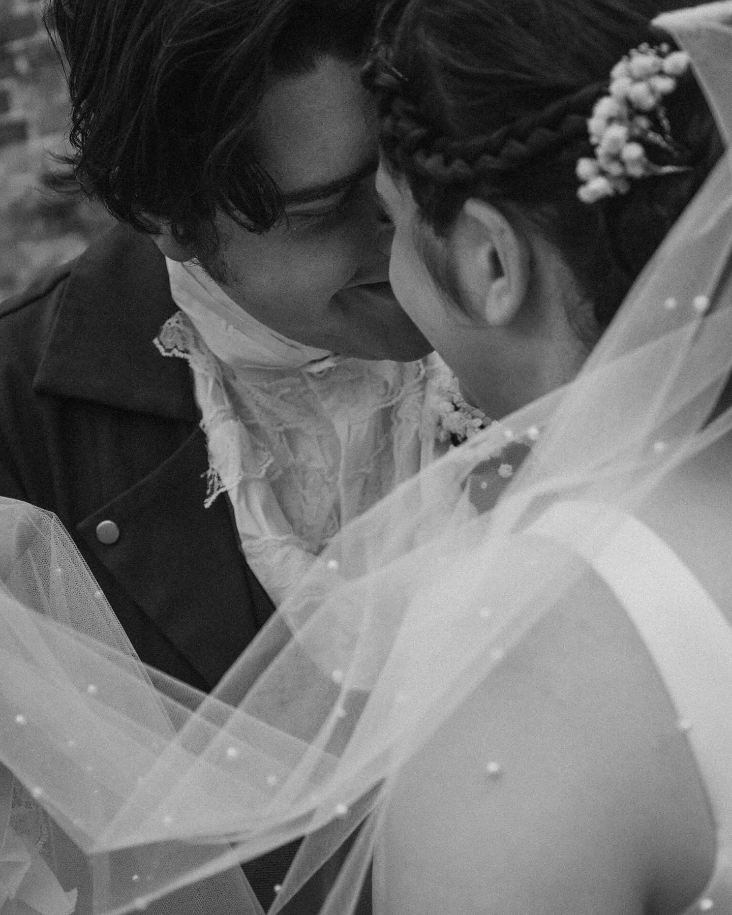 It was such an honor to photograph this beautiful, intimate day!! Congrats to Jasmyne + Quinton! 💝