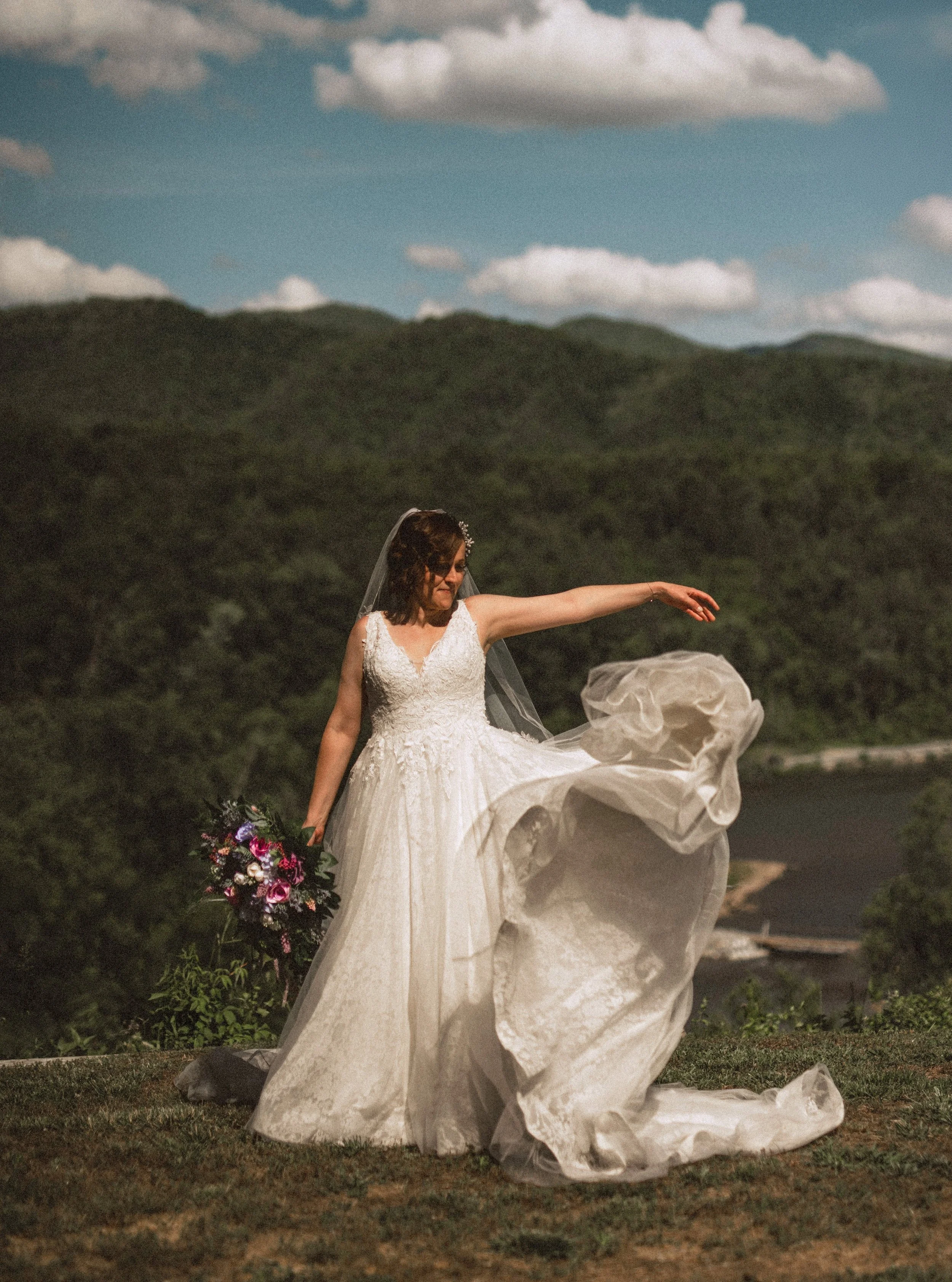 a moment for this beautiful bride @hayleystayman ✨