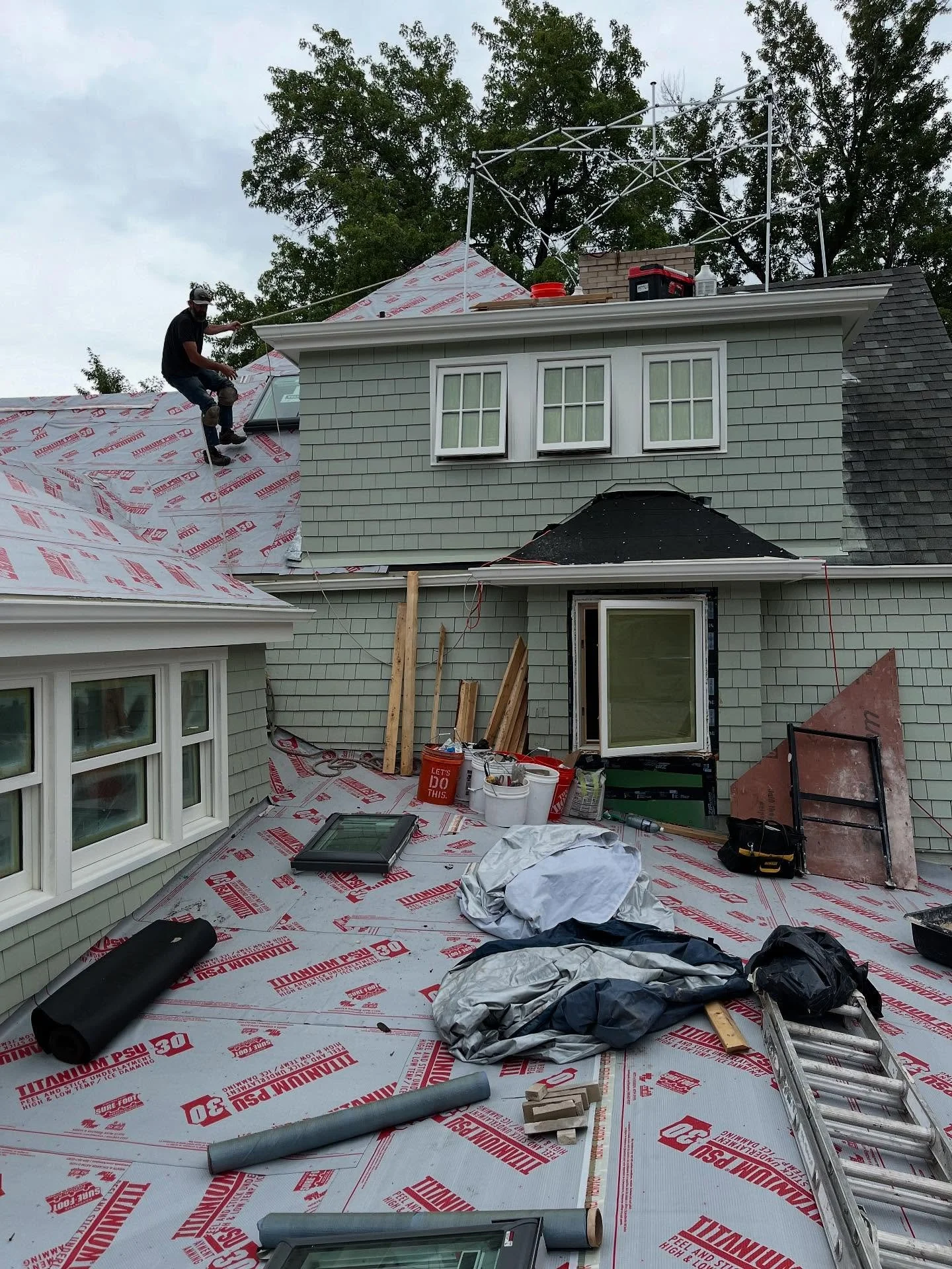 This one wasn&rsquo;t so fun. 116 degrees up on a  very steep 3rd floor roof peak. Looked great though even though it was not even attached to a fireplace 🤦&zwj;♂️