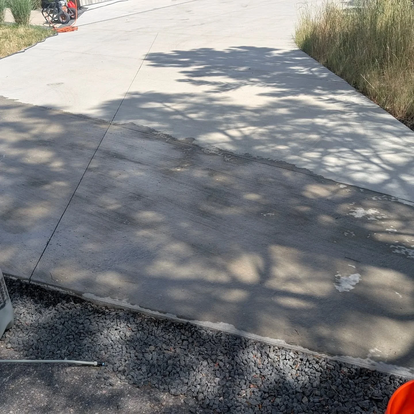 The key to a good successful powerwash is in the ecofriendly pretreatment of the driveway prior to the pressure wash!
