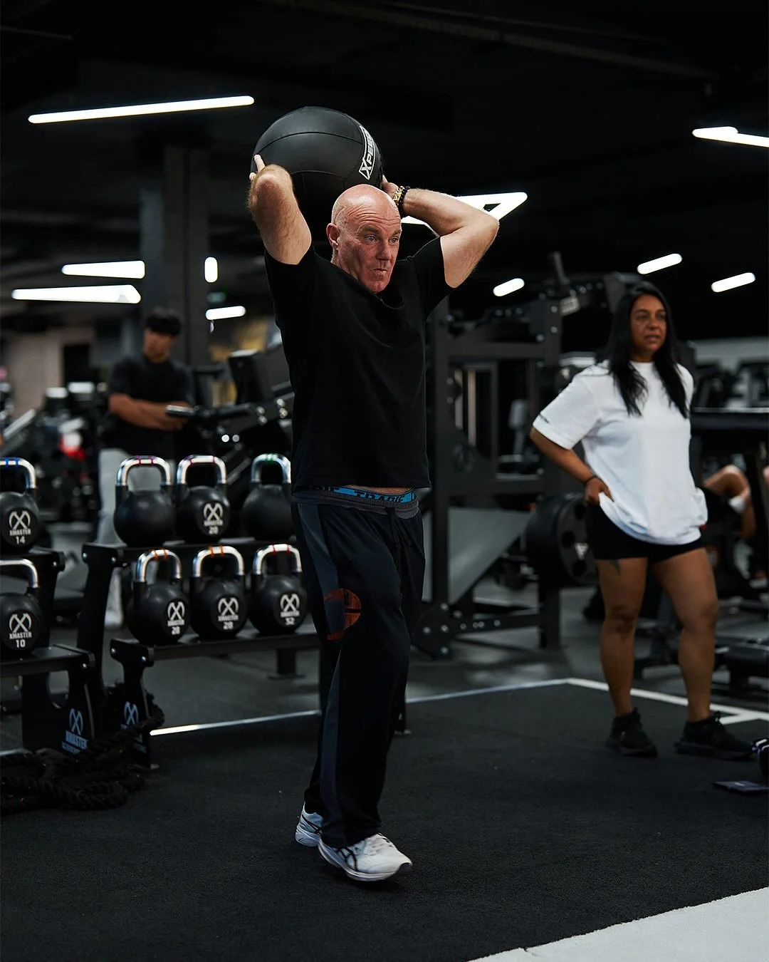 Medicine balls flying, pins crashing, and everyone bringing the energy 💥
Thanks for joining our 1-Year Anniversary indoor games from SBD competition to medicine ball bowling, it was pure fun and good vibes 🙌
#TheCompoundFitnessClub #CompoundStrong