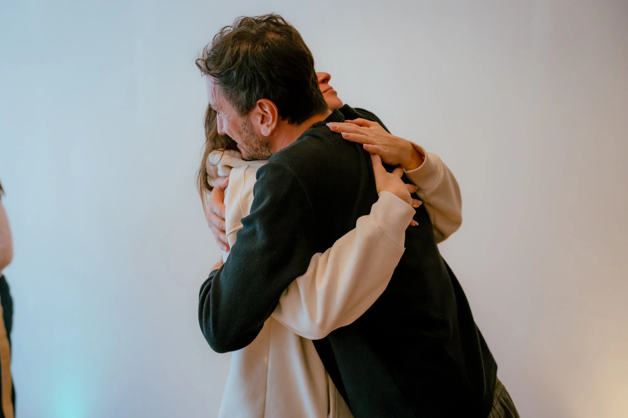 Daniel Del Monte hugging someone during a family constellation session